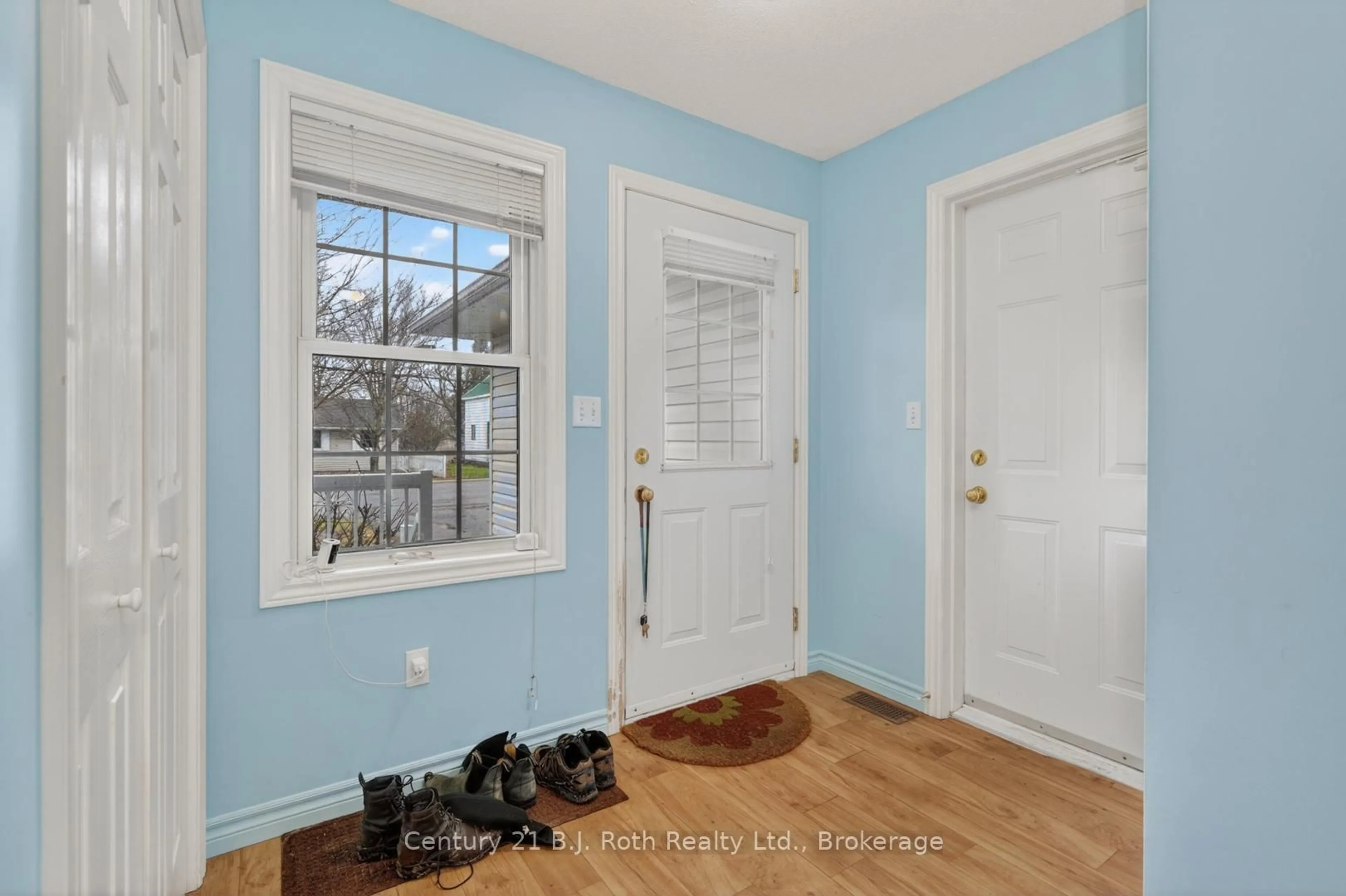 Indoor entryway for 275 Hiram St, Bracebridge Ontario P1L 1R7