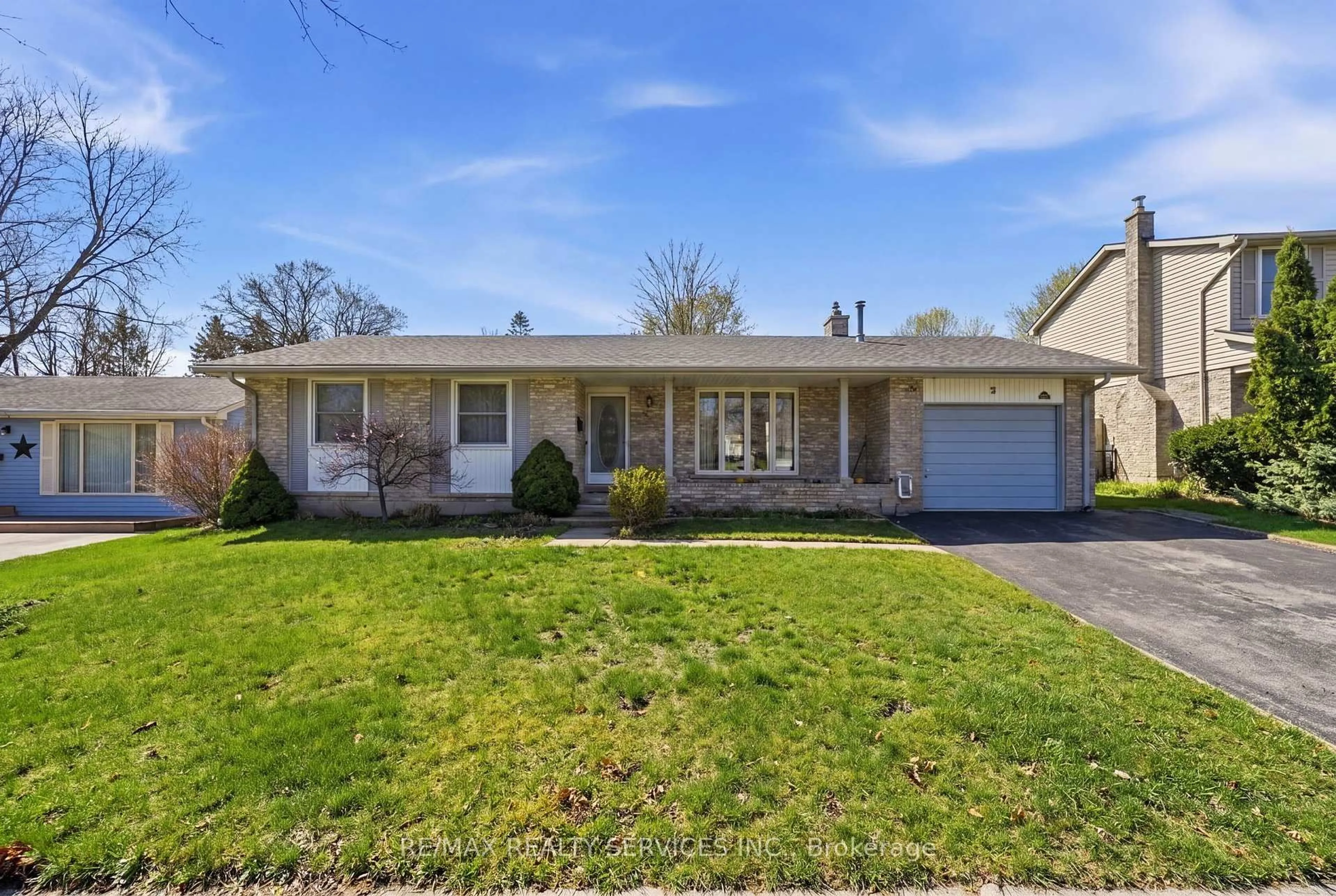 Home with vinyl exterior material, street for 5 Chaucer Rd, London South Ontario N6K 1V2