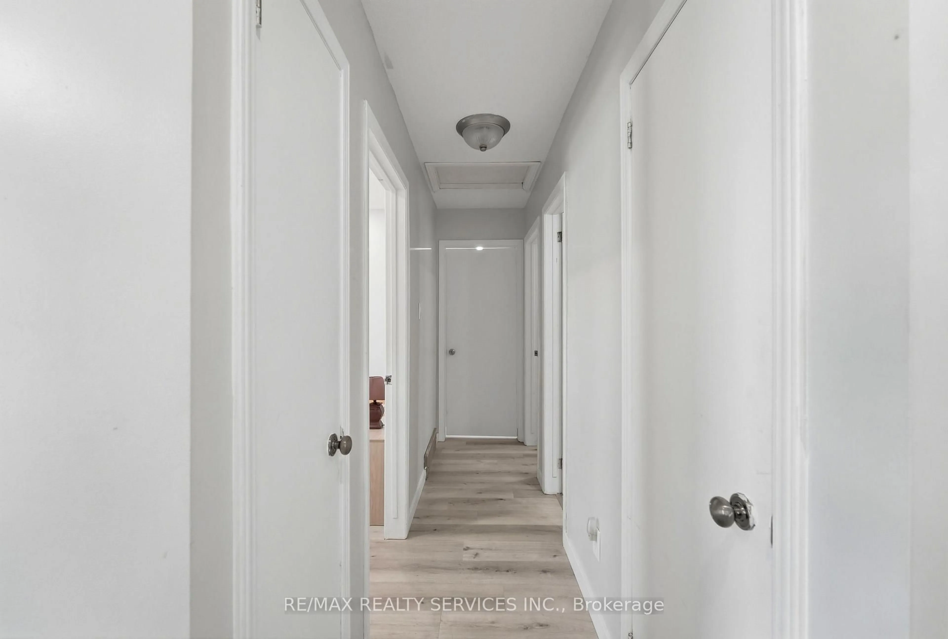 Indoor entryway for 5 Chaucer Rd, London South Ontario N6K 1V2