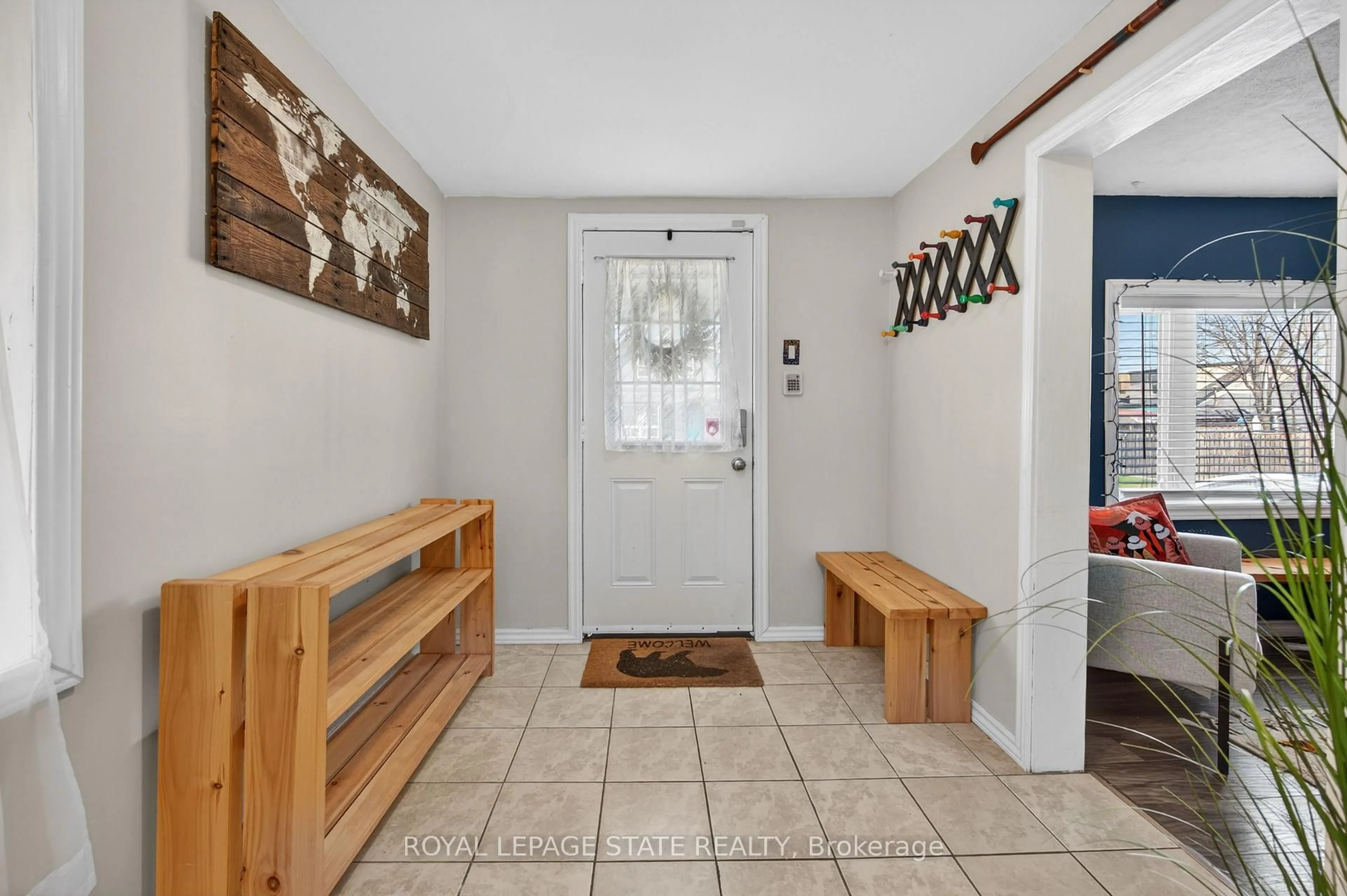 Indoor entryway for 30 Cambridge Ave, Hamilton Ontario L8H 1T5