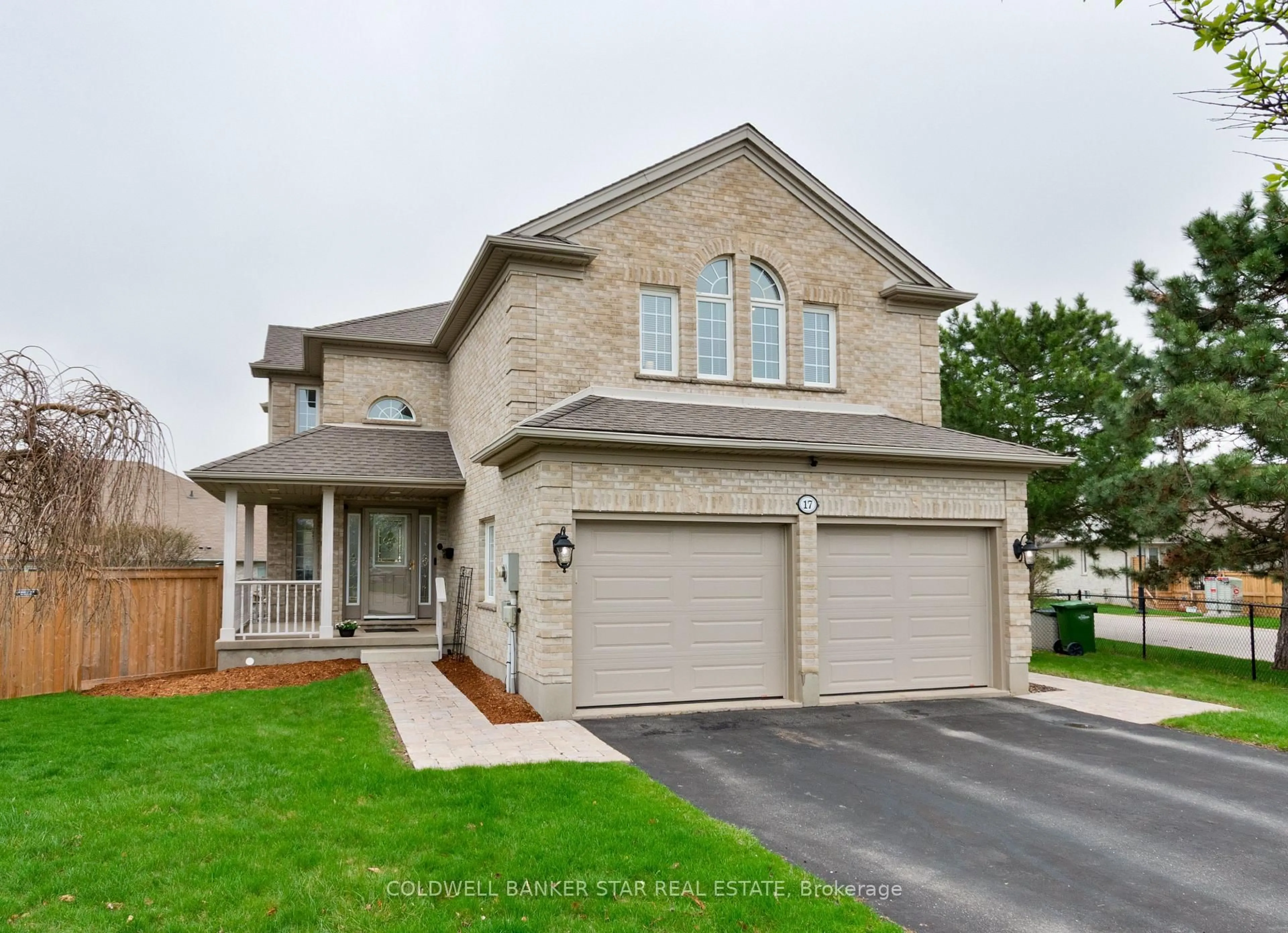 Home with brick exterior material, street for 17 WINDEMERE Pl, St. Thomas Ontario N5R 6H3