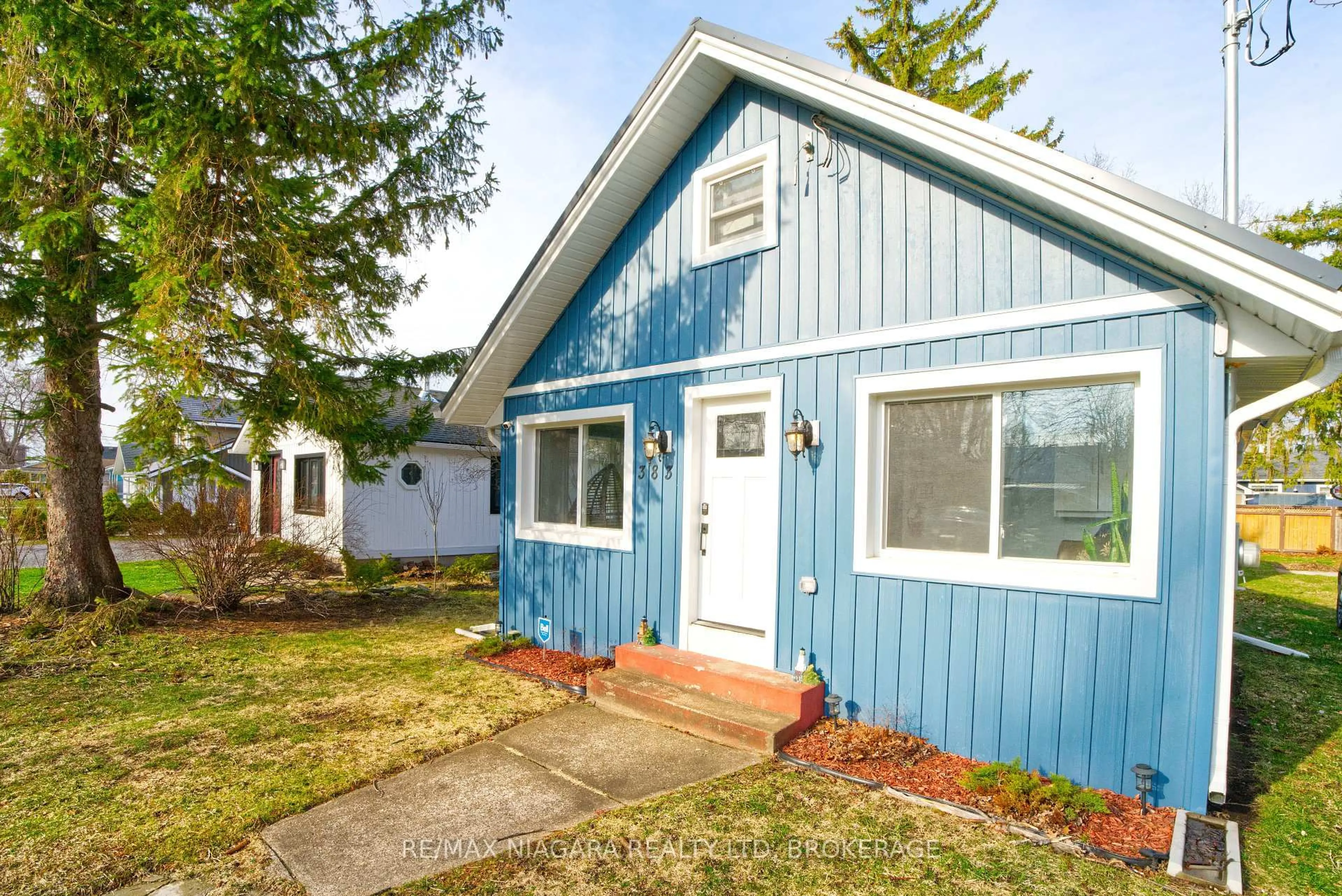 Home with vinyl exterior material, street for 383 Cherrywood Ave, Fort Erie Ontario L0S 1N0