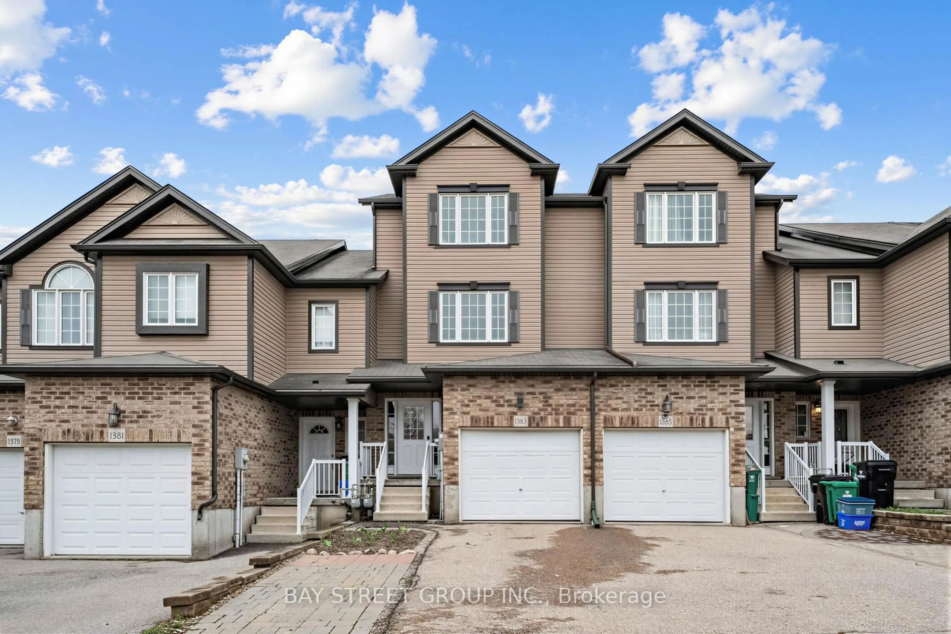A pic from outside/outdoor area/front of a property/back of a property/a pic from drone, street for 1383 COUNTRYSTONE Dr, Kitchener Ontario N2T 2Z6