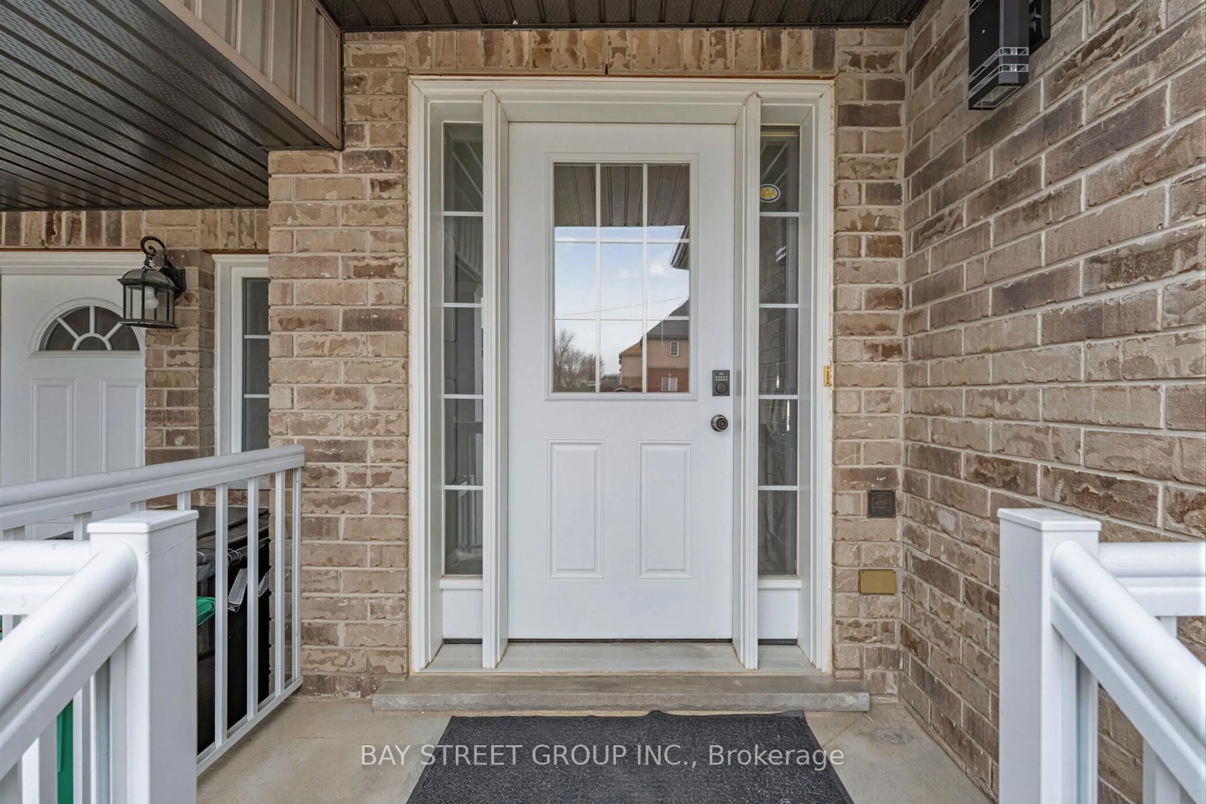 Indoor entryway for 1383 COUNTRYSTONE Dr, Kitchener Ontario N2T 2Z6