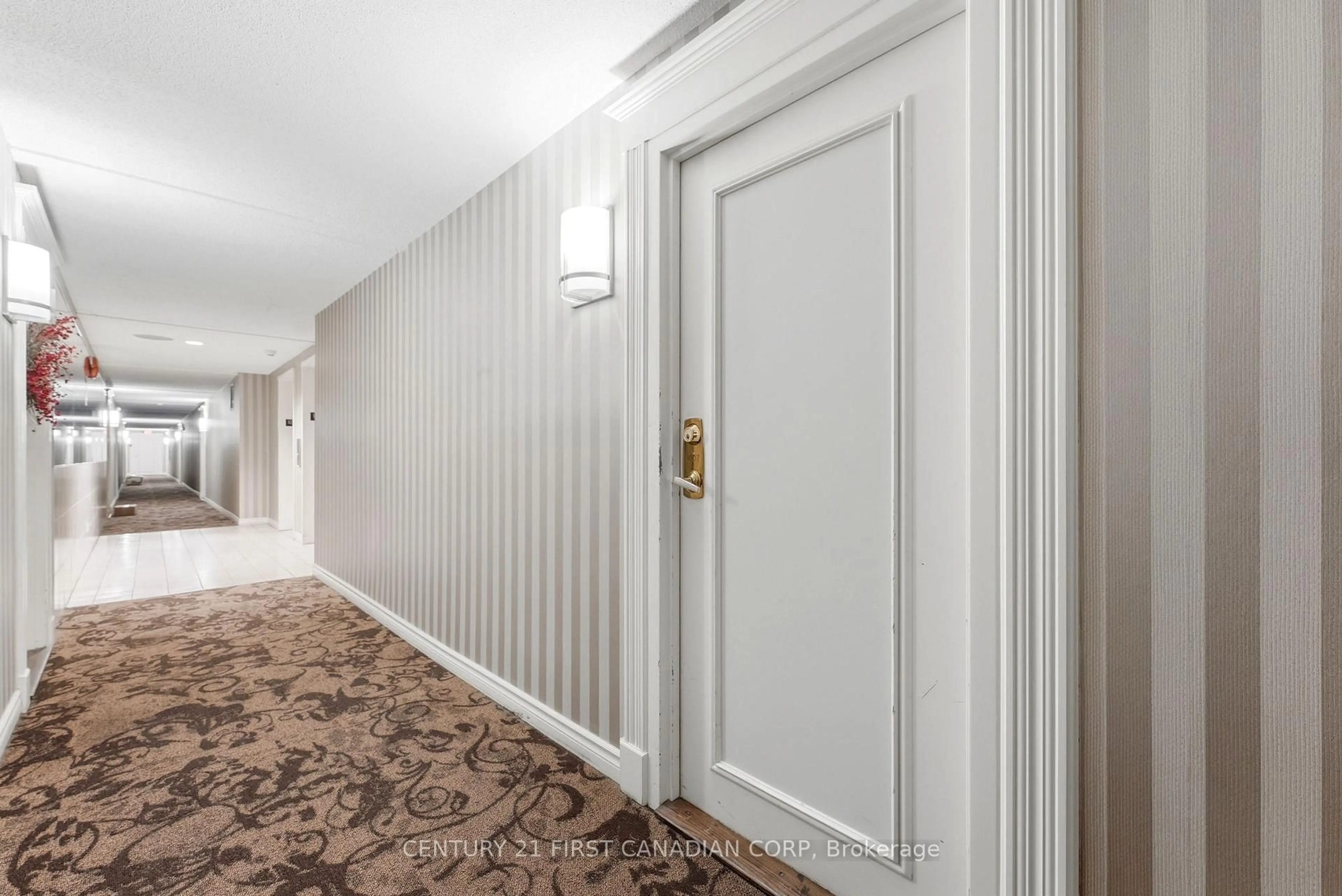 Indoor foyer for 570 Proudfoot Lane #1007, London North Ontario N6H 4Z1