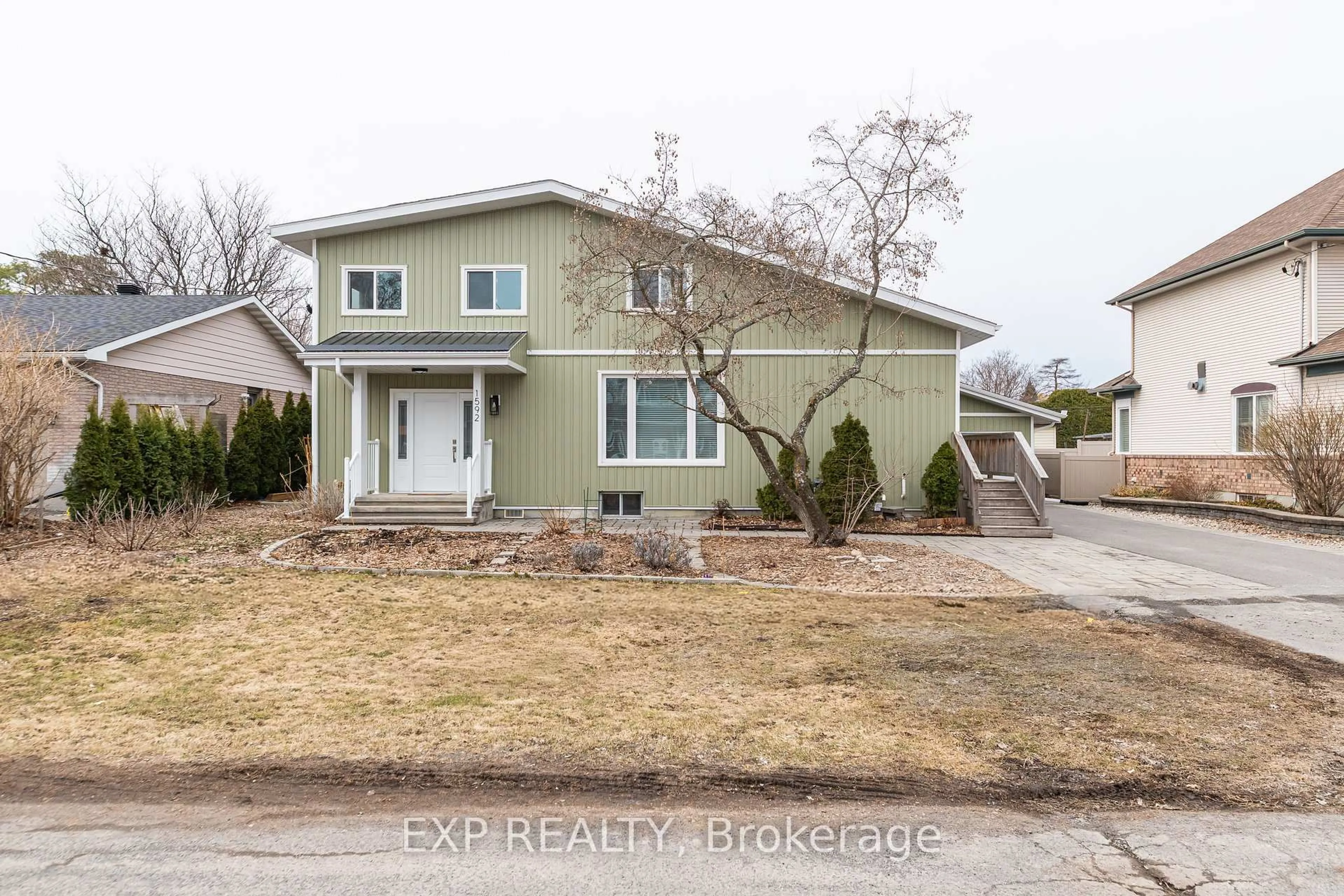 Unknown for 1592 Apeldoorn Ave, Ottawa Ontario K2C 1V5