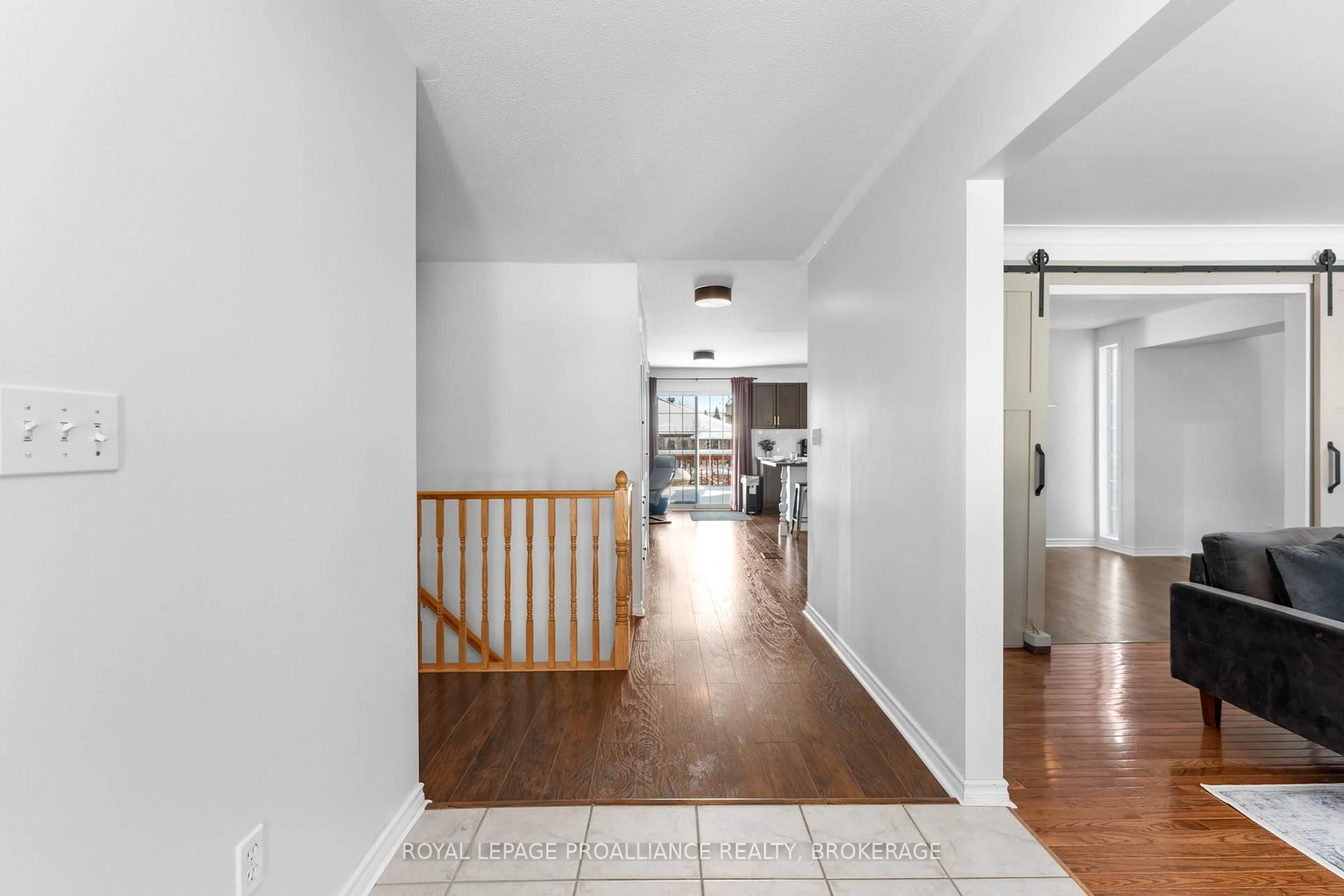 Indoor entryway for 343 Sunrise Cres, Kingston Ontario K7M 8A5