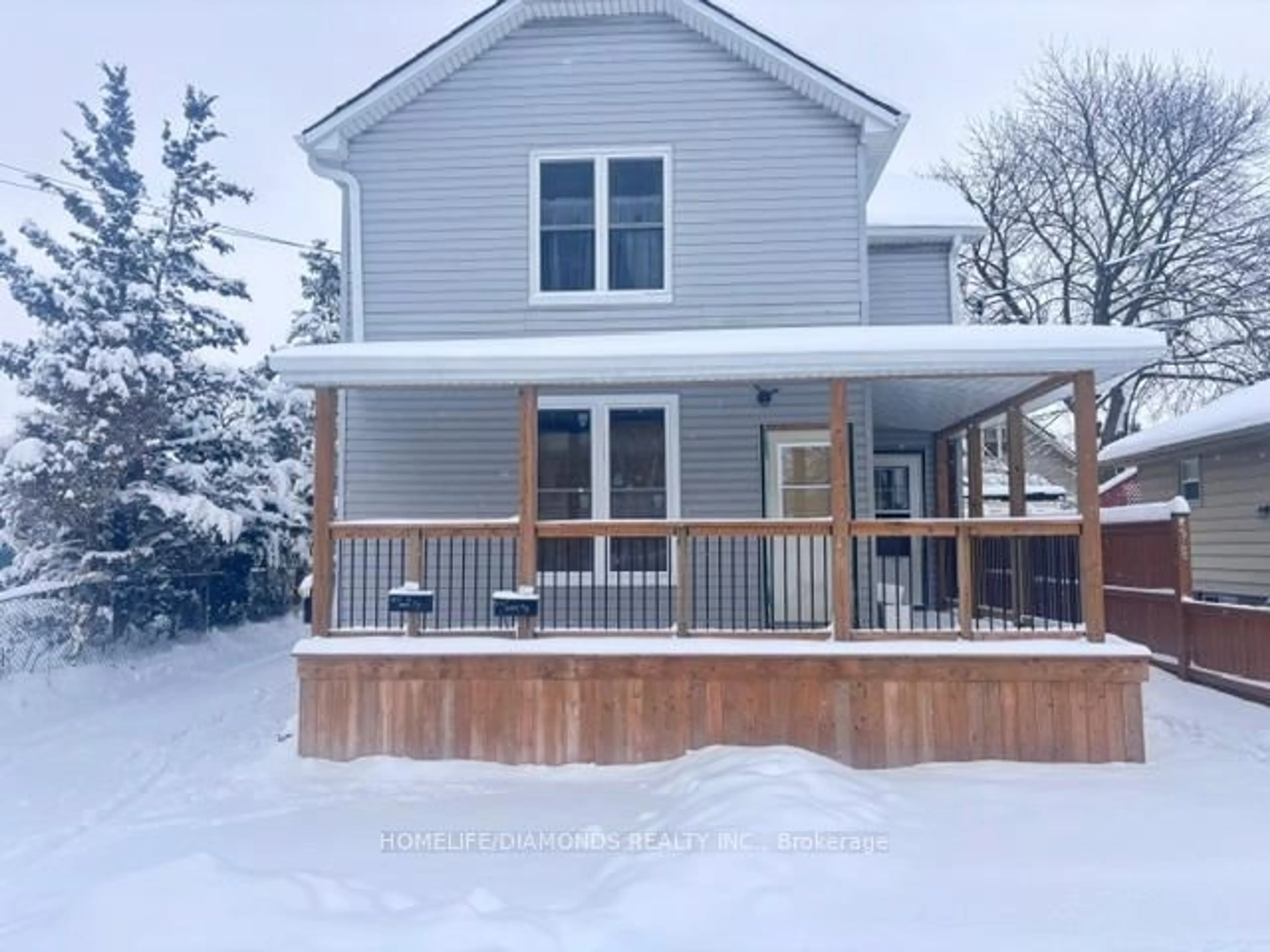 Home with vinyl exterior material, street for 4908 ST. LAWRENCE Ave, Niagara Falls Ontario L2E 3Y3