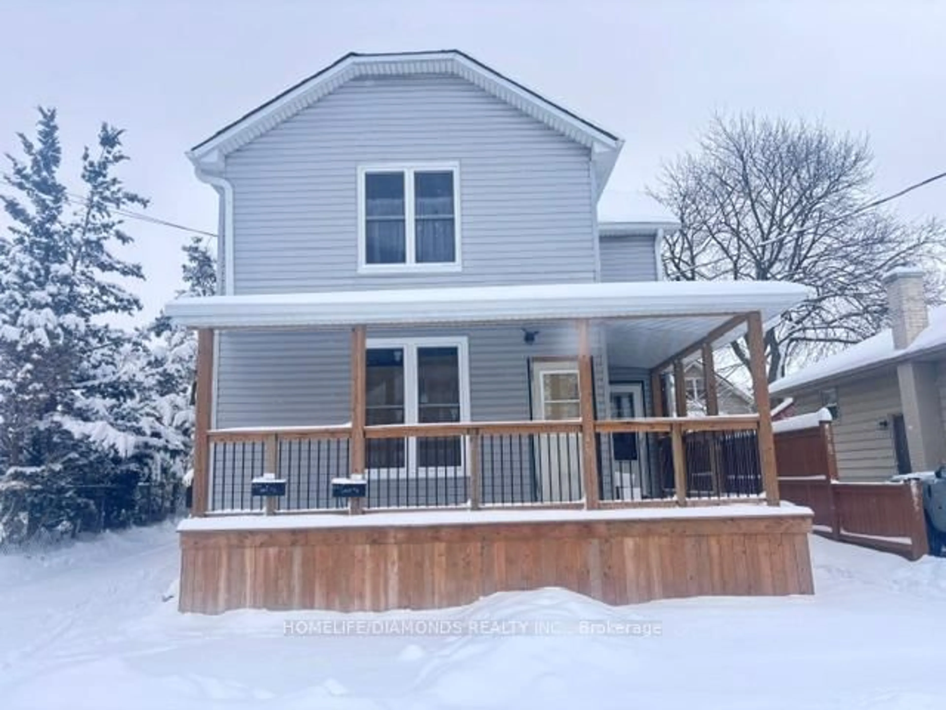 Home with vinyl exterior material, street for 4908 ST. LAWRENCE Ave, Niagara Falls Ontario L2E 3Y3