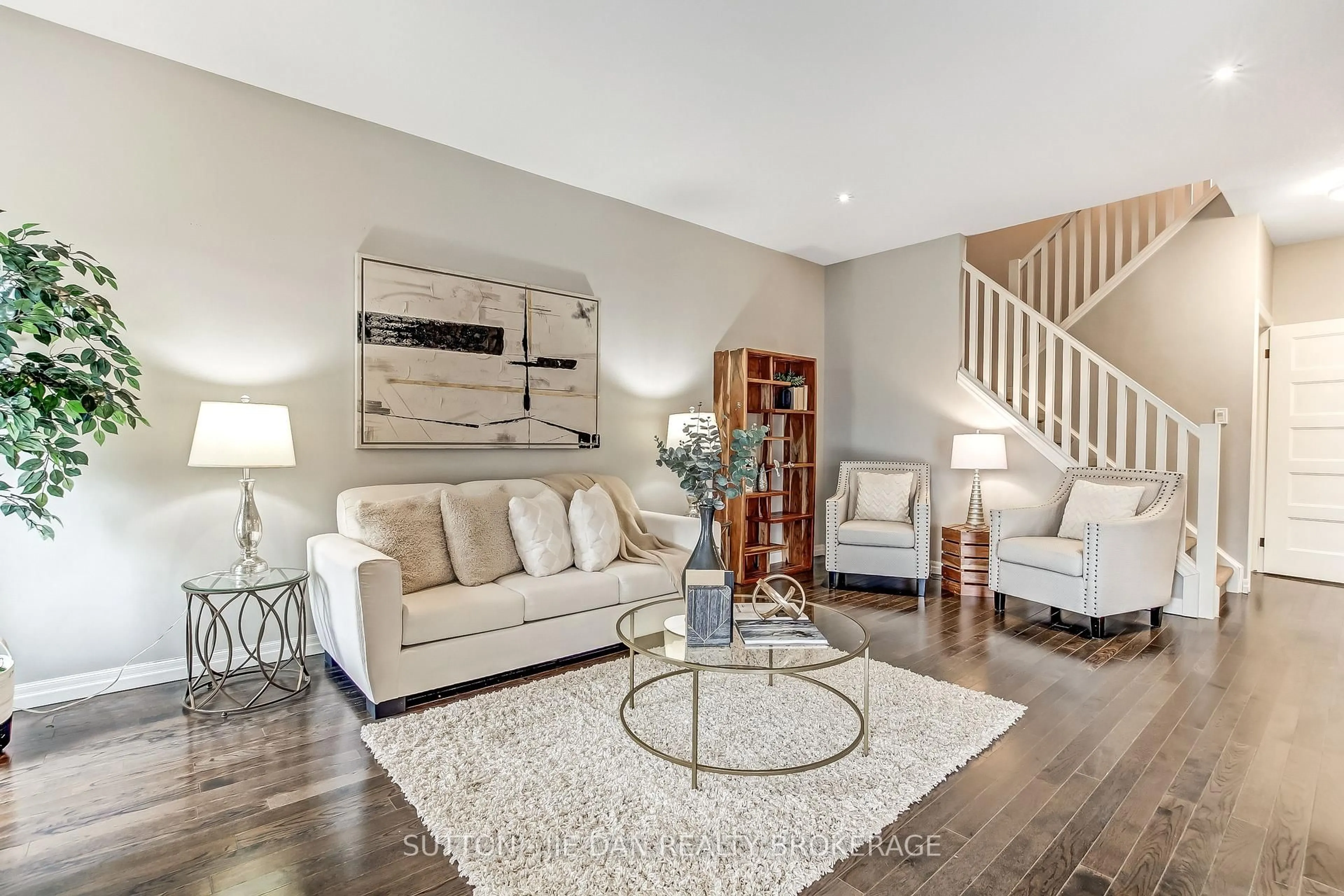 Living room with furniture, unknown for 2722 TOKALA Tr, London North Ontario N6G 0L6