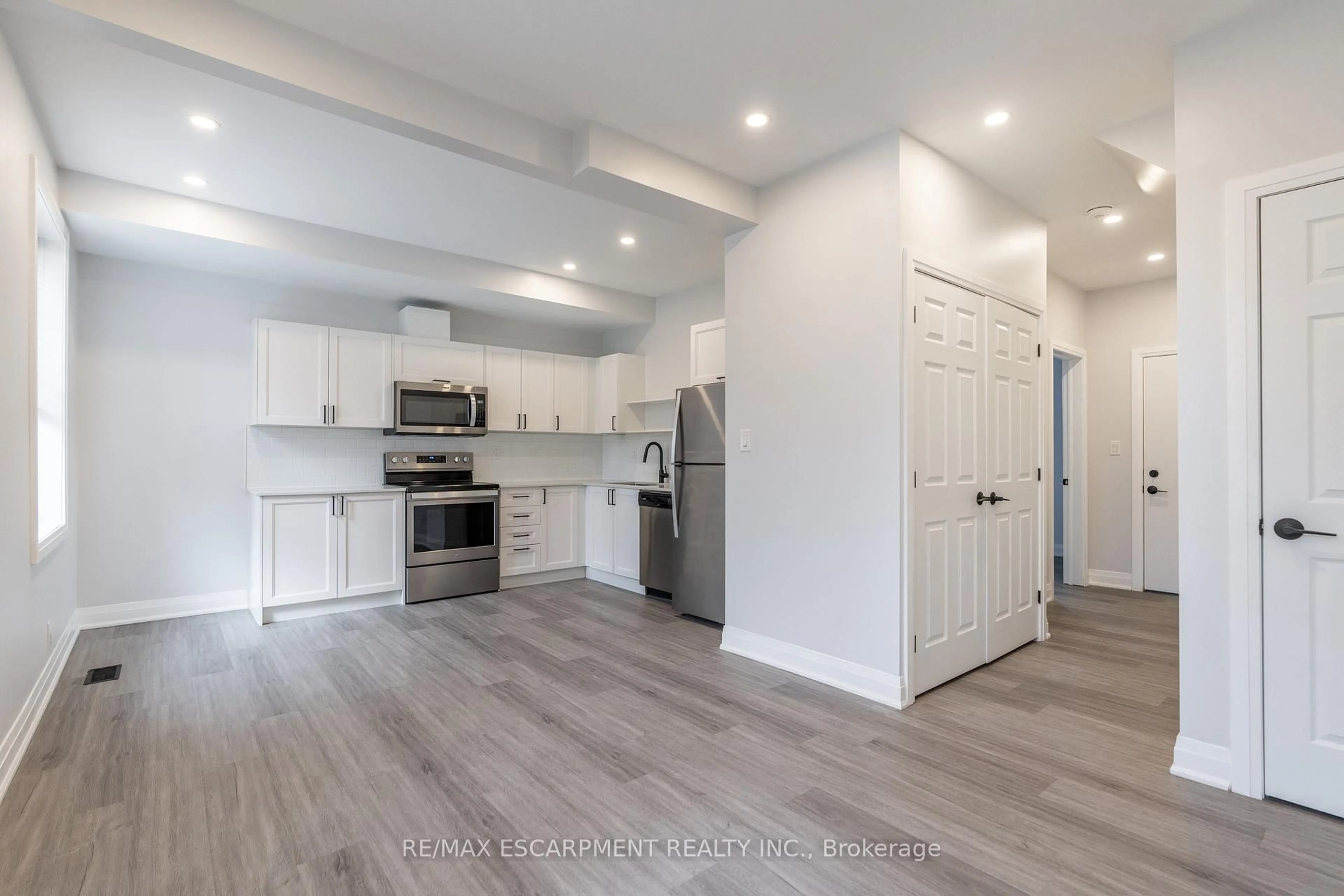 Open concept kitchen, wood/laminate floor for 536 Cannon St, Hamilton Ontario L8L 2E9