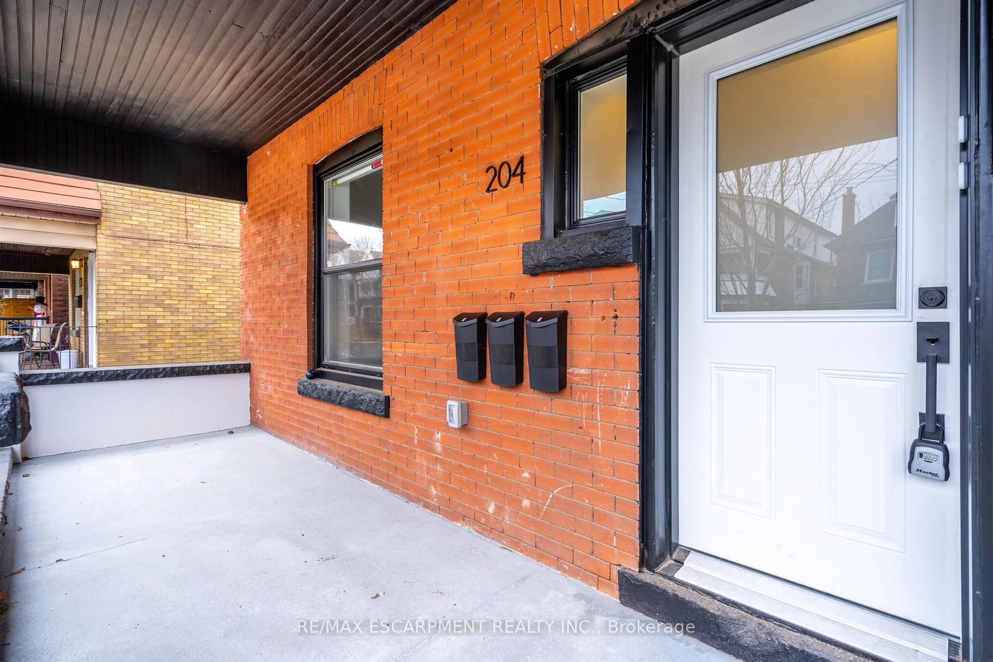 Unknown for 204 Balsam Ave, Hamilton Ontario L8M 3B8