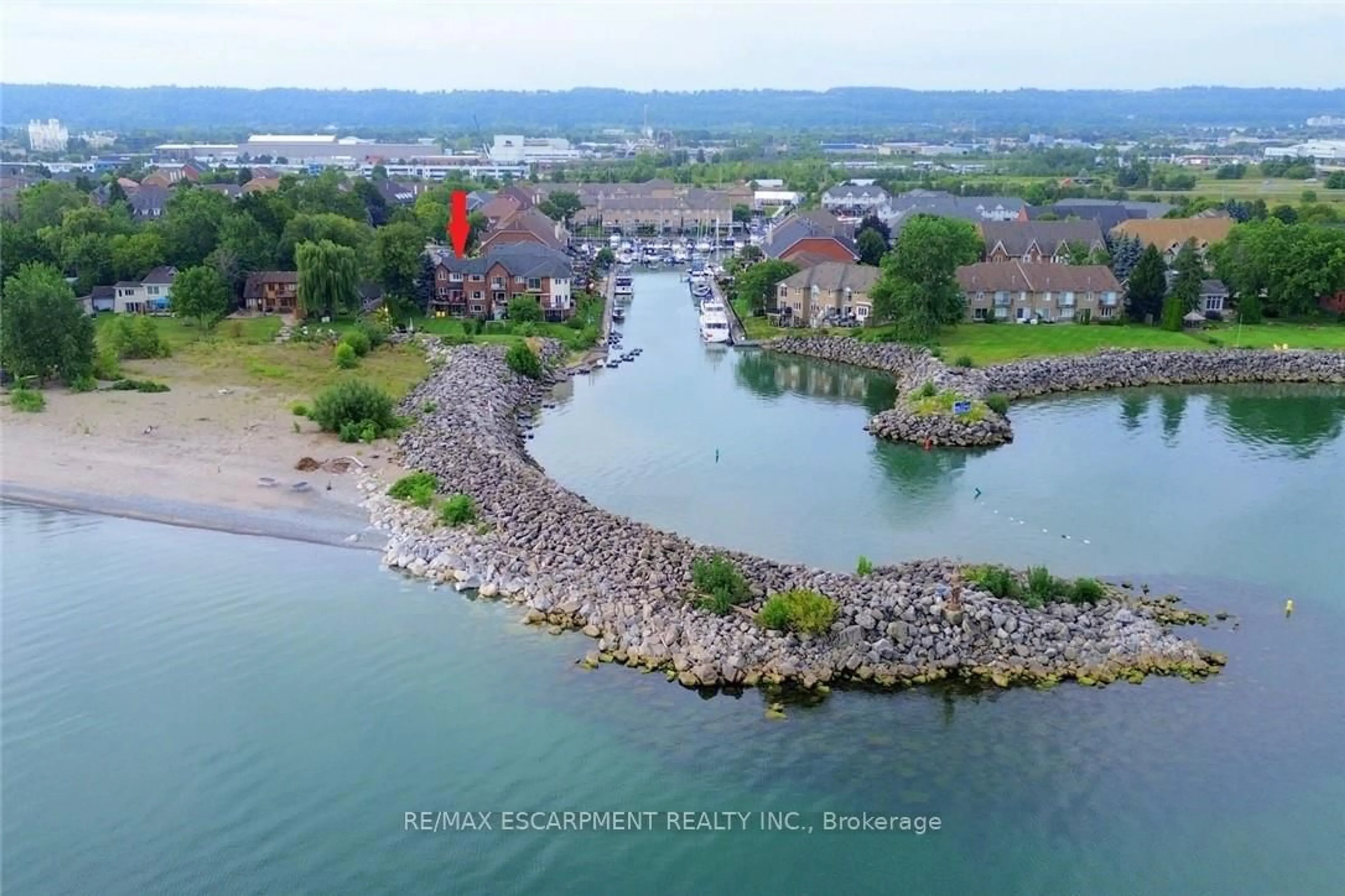 A pic from outside/outdoor area/front of a property/back of a property/a pic from drone, water/lake/river/ocean view for 97 Sunvale Pl #5, Hamilton Ontario L8E 4Z7