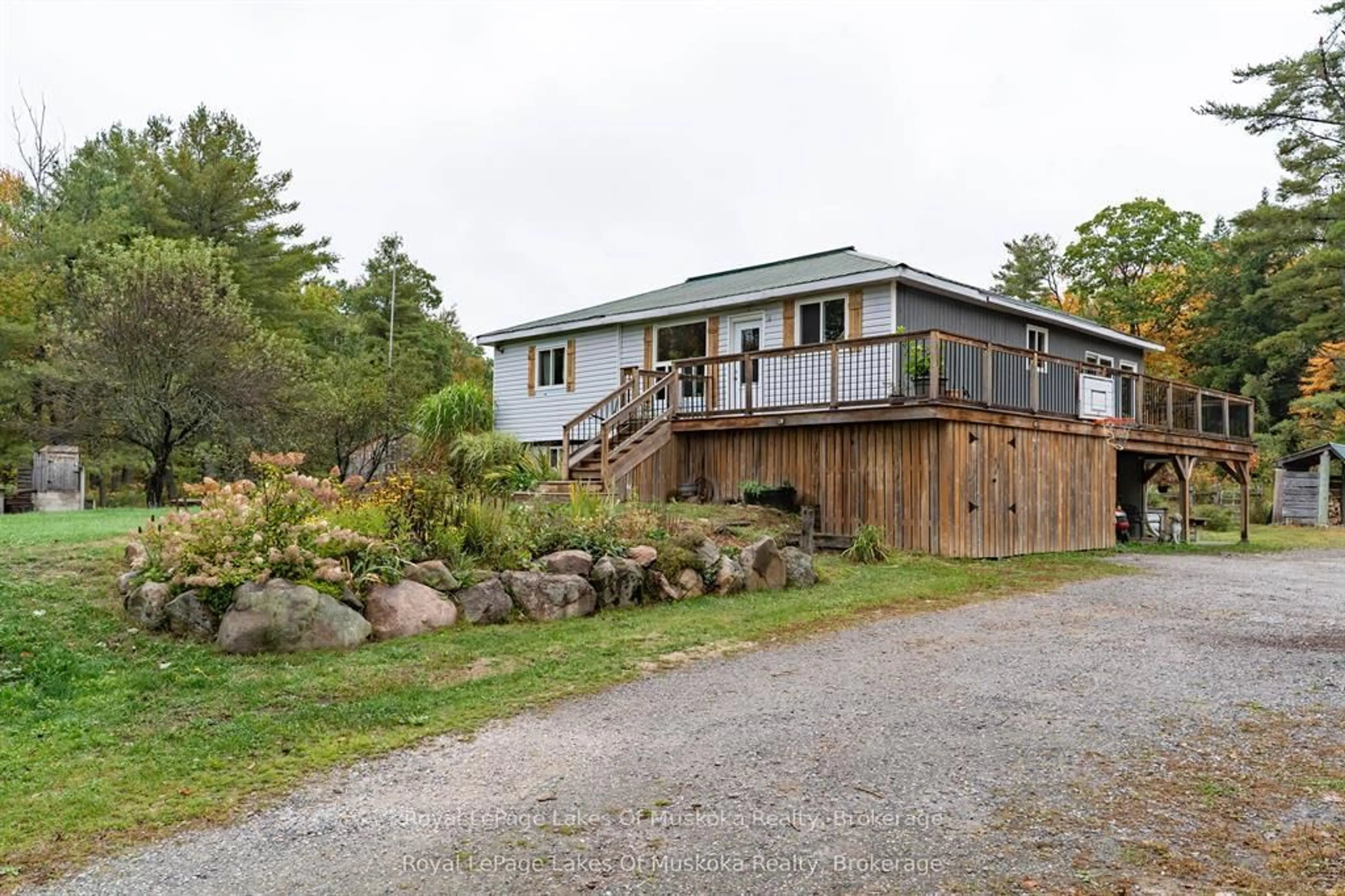 Patio, water/lake/river/ocean view for 1741 Doe Lake Rd, Gravenhurst Ontario P1P 1R3