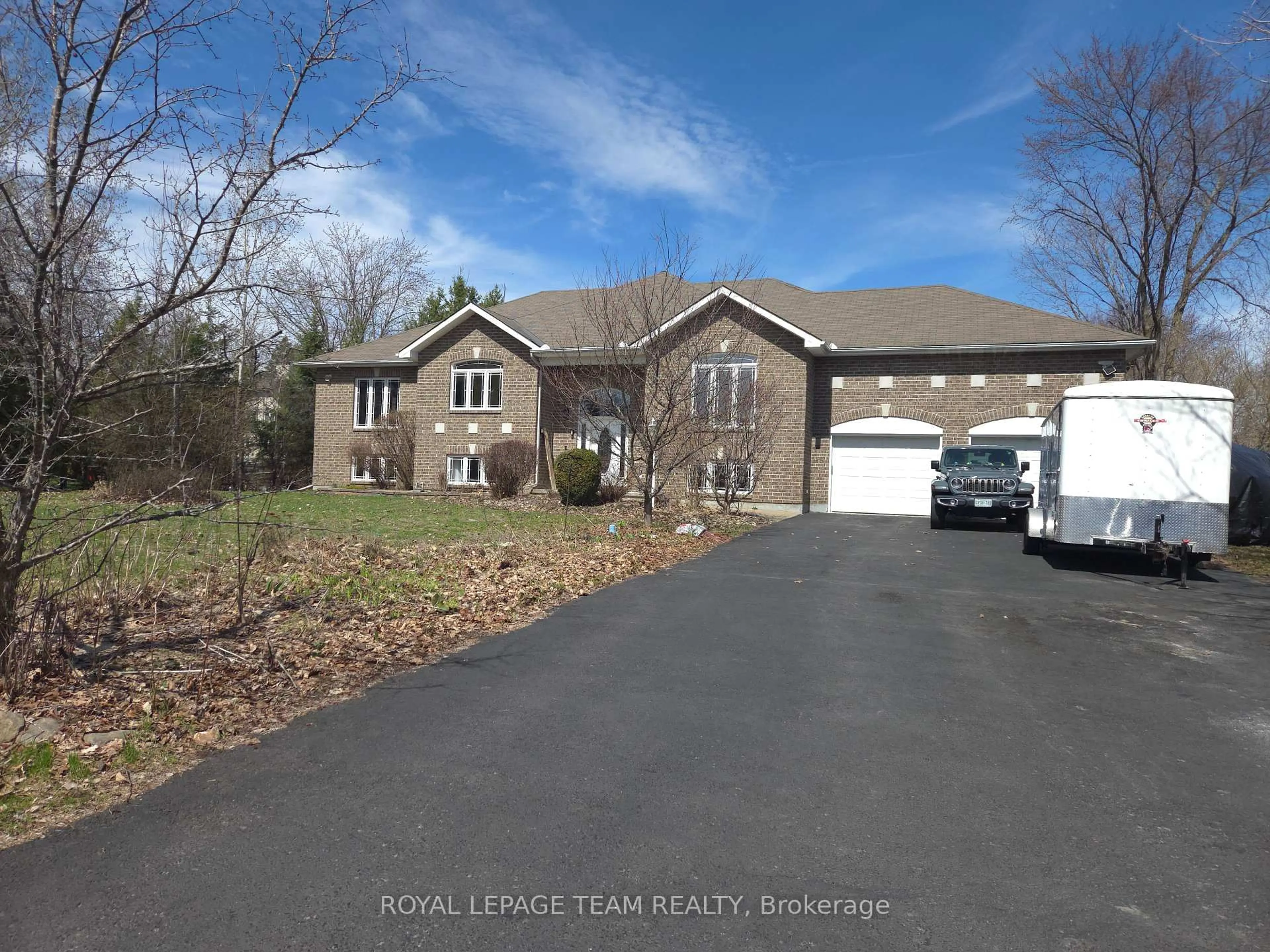 A pic from outside/outdoor area/front of a property/back of a property/a pic from drone, street for 6637 Stanmore St, Greely Ontario K4P 1G7