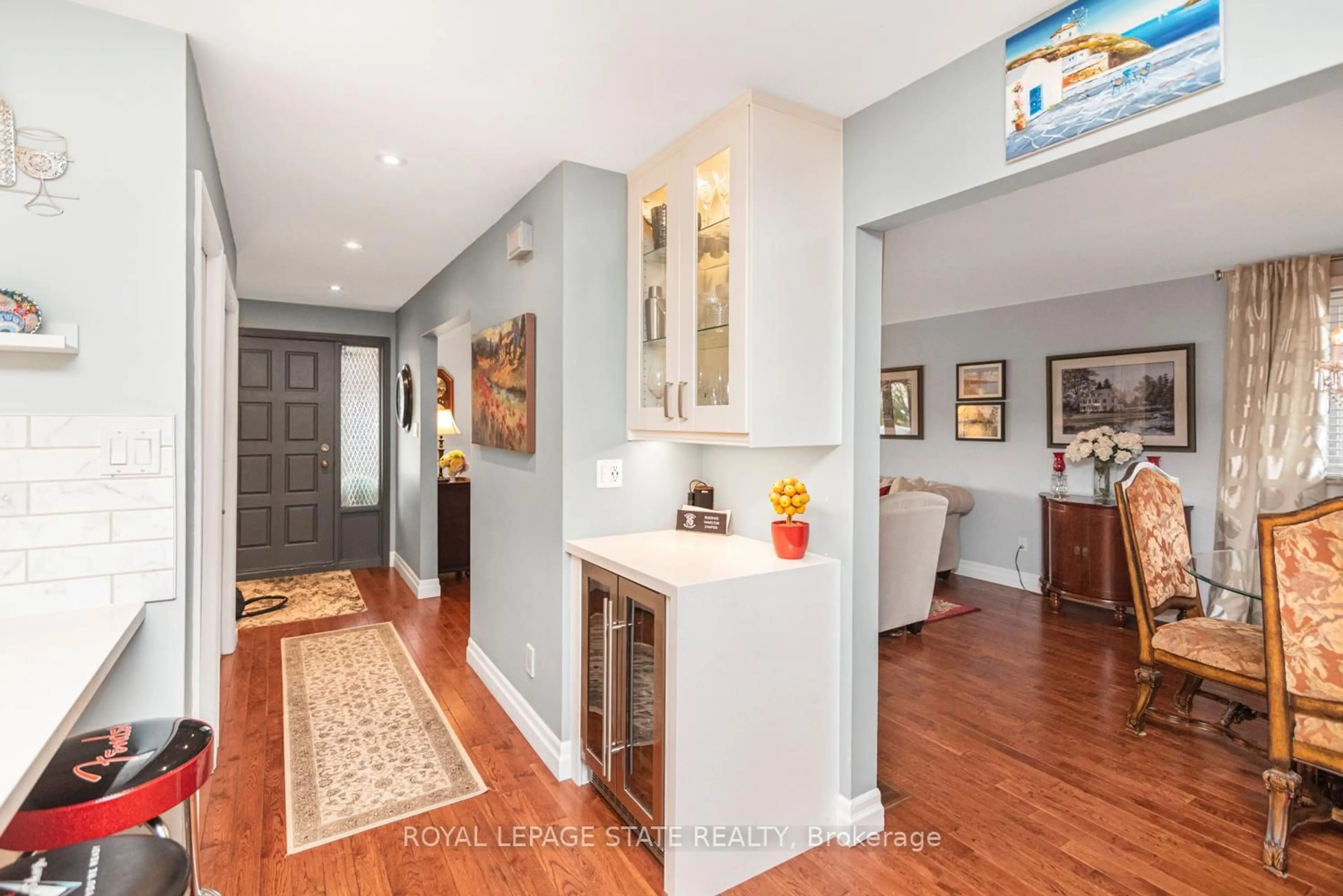 Indoor entryway for 97 Albion Falls Blvd, Hamilton Ontario L8W 1R4