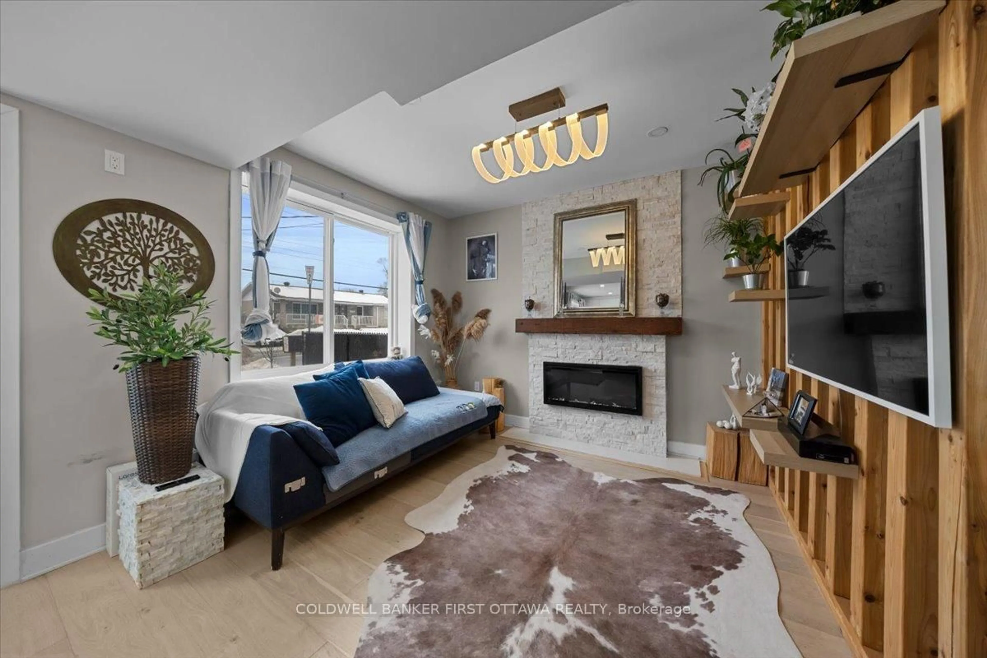 Living room with furniture, unknown for 2234 Laval St, Clarence-Rockland Ontario K0A 1E0