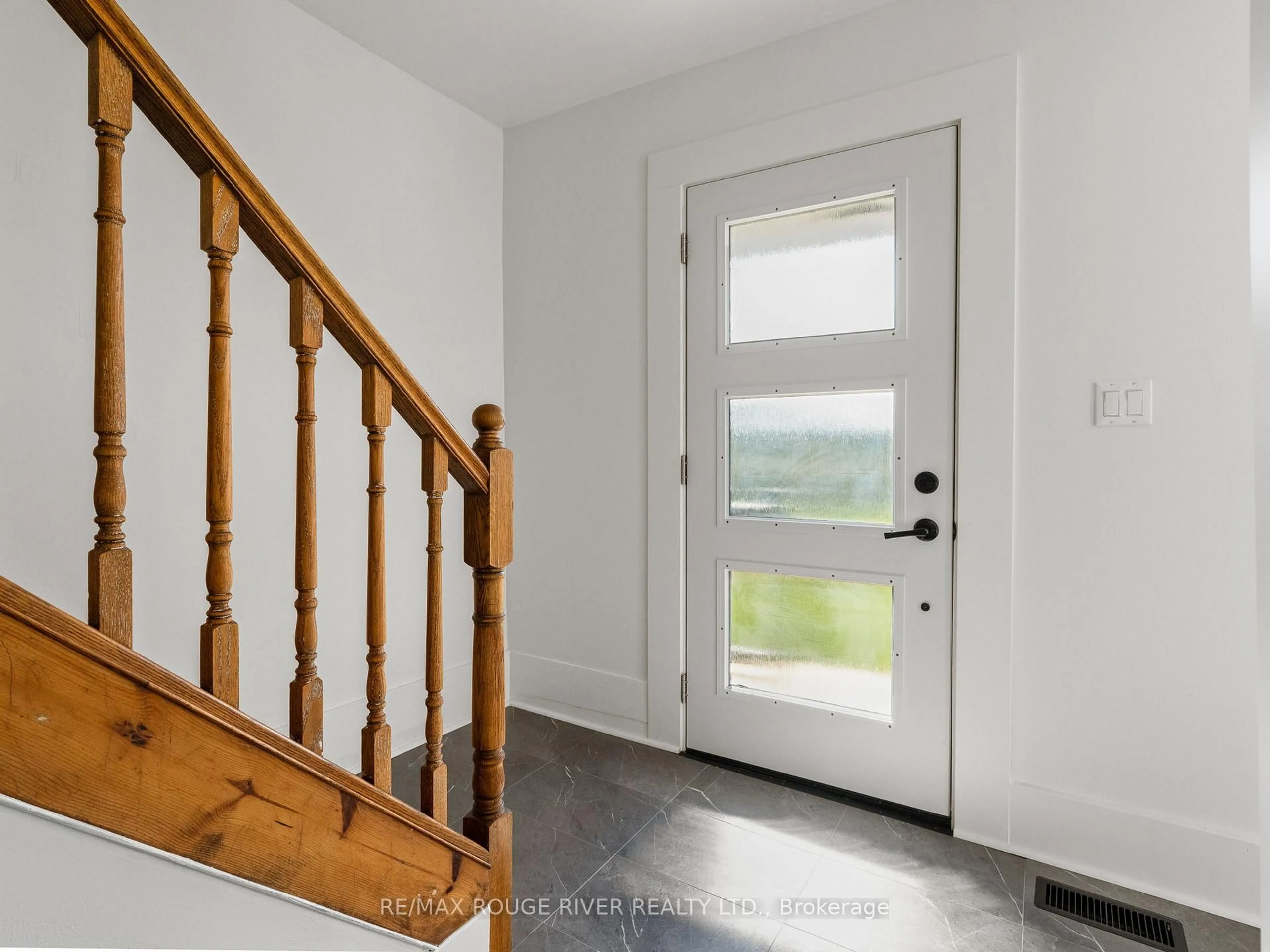 Indoor entryway for 120 Spring St, Alnwick/Haldimand Ontario K0K 1S0