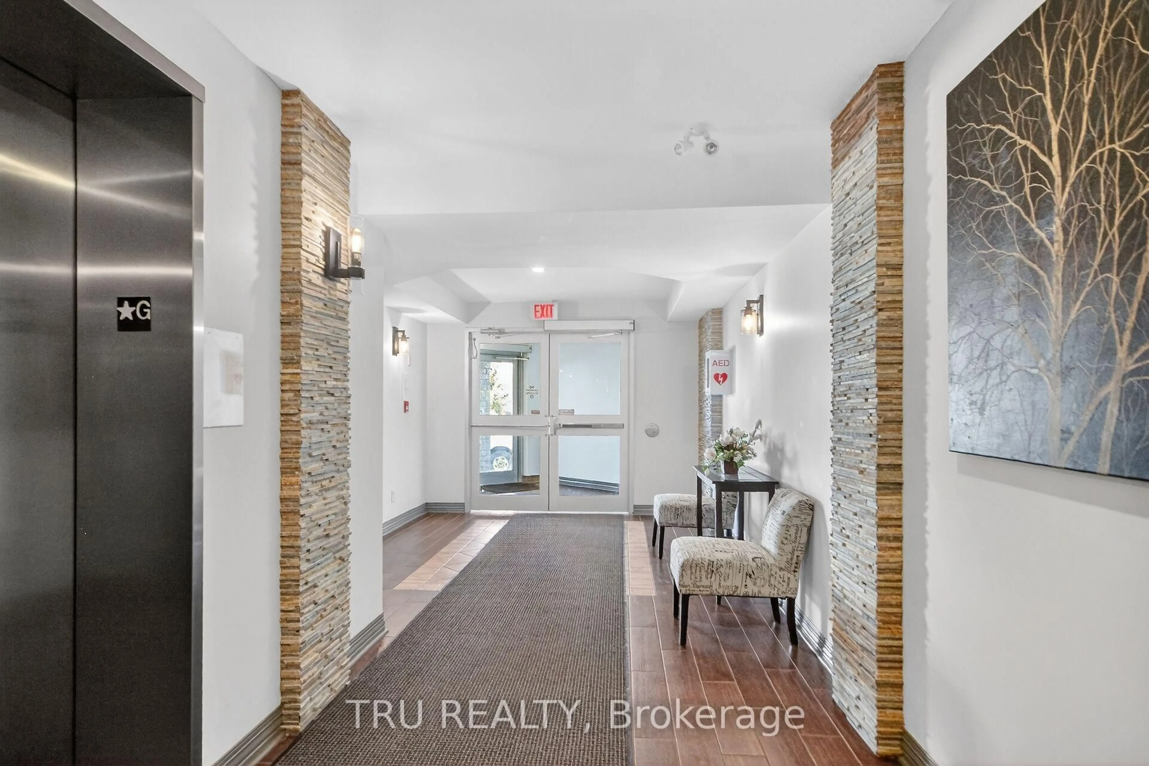 Indoor entryway for 398 Van Buren St #113, North Grenville Ontario K0G 1J0