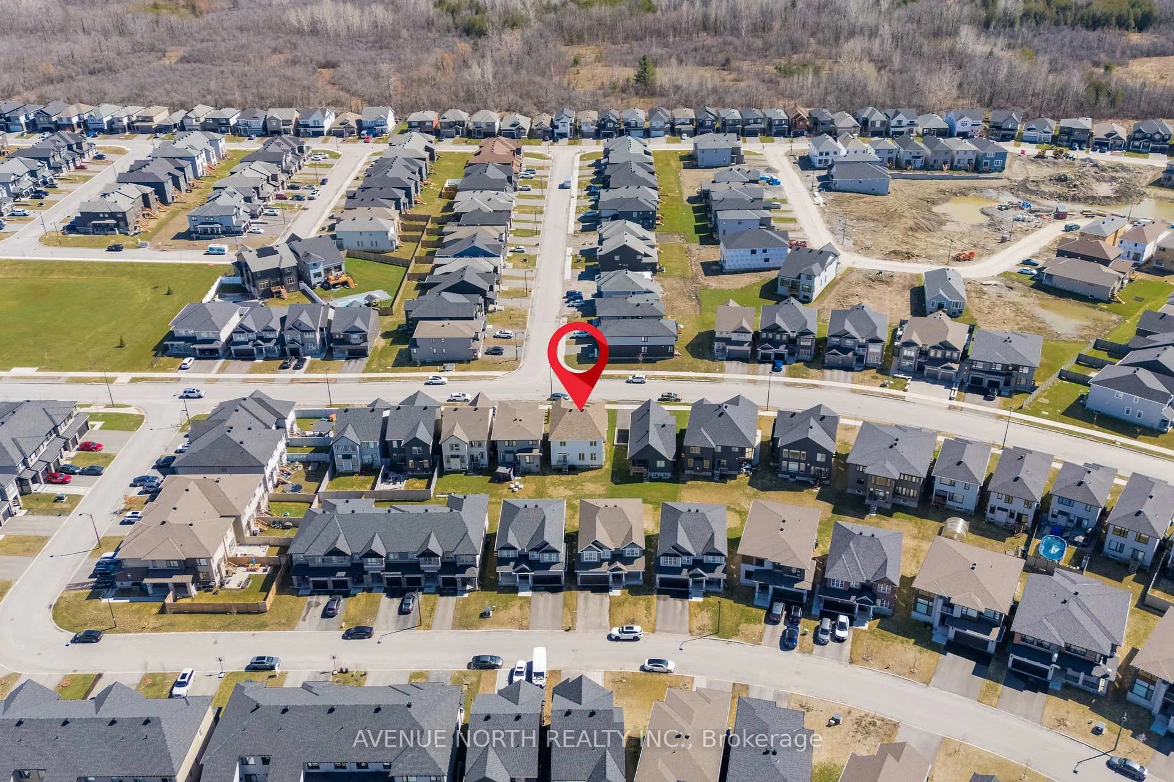 A pic from outside/outdoor area/front of a property/back of a property/a pic from drone, street for 36 Dun Skipper Dr, Ottawa Ontario K1X 0J3