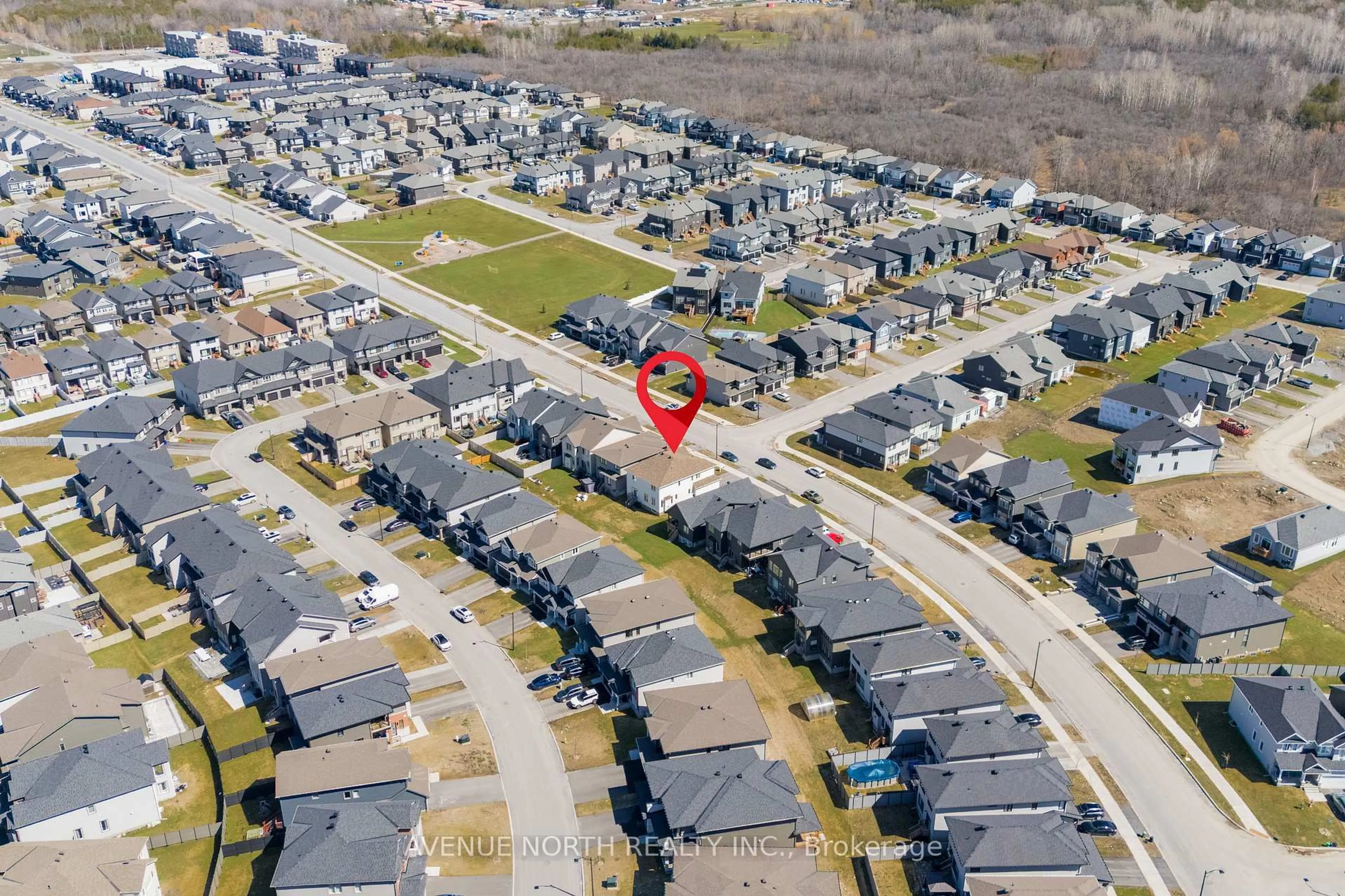 A pic from outside/outdoor area/front of a property/back of a property/a pic from drone, street for 36 Dun Skipper Dr, Ottawa Ontario K1X 0J3