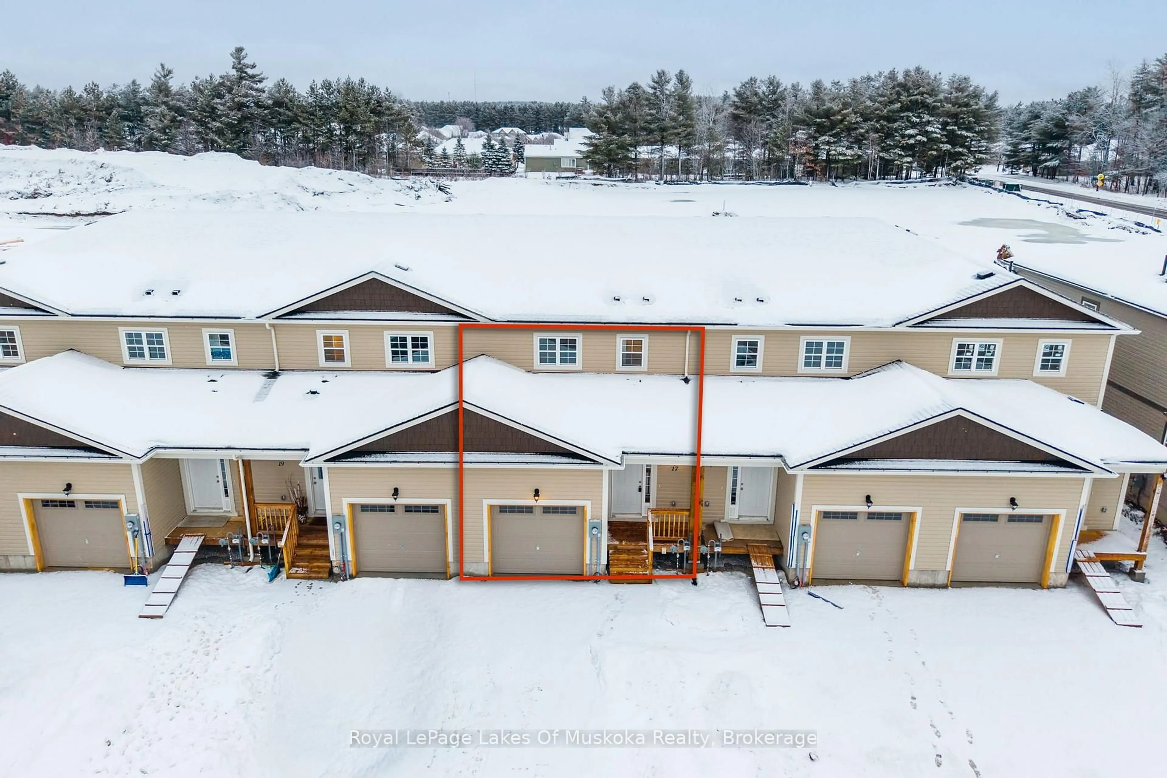 A pic from outside/outdoor area/front of a property/back of a property/a pic from drone, unknown for 17 MCCONNELL Cres, Bracebridge Ontario P1L 0N7