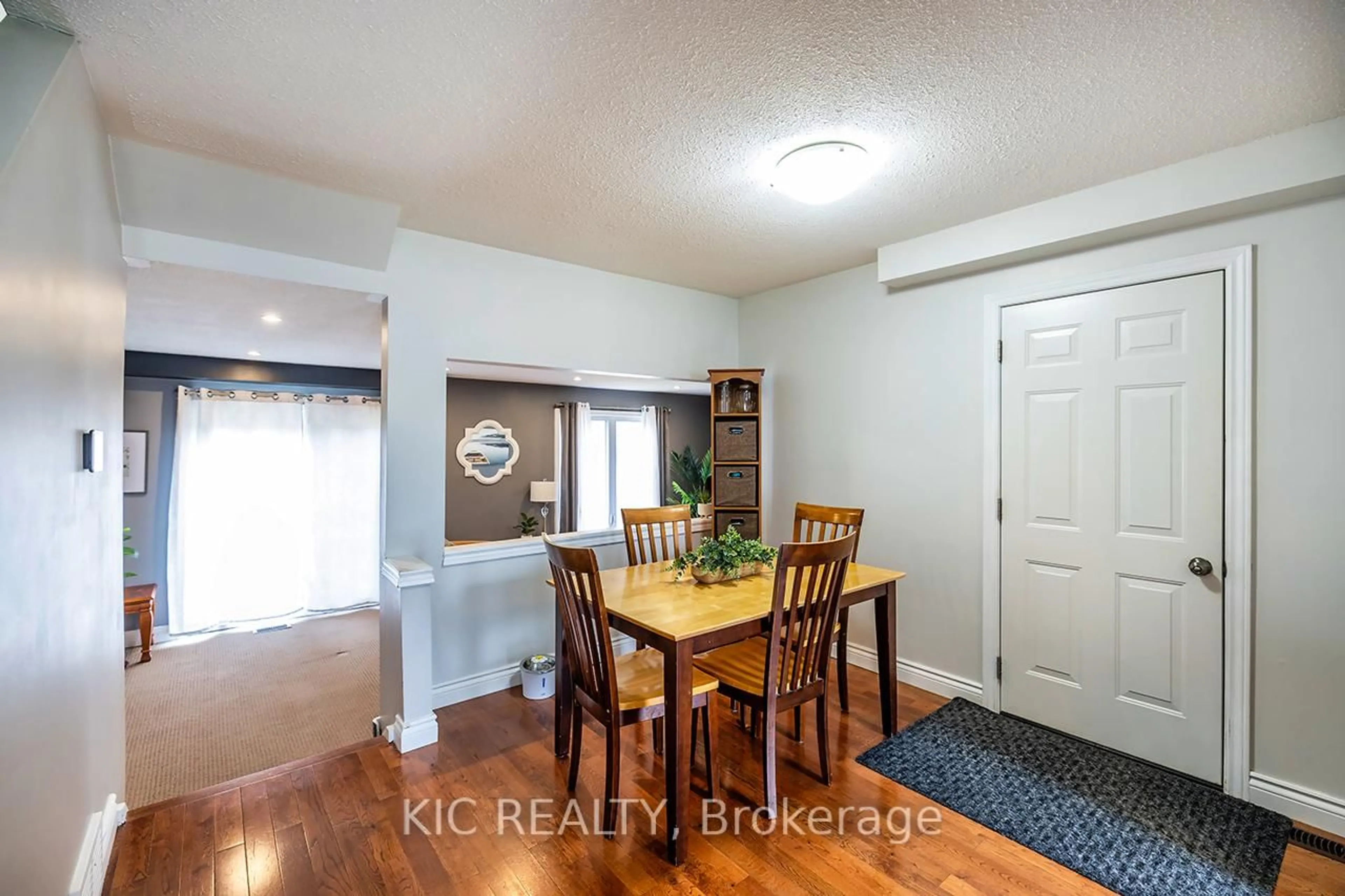 Dining room, wood/laminate floor for 320 Centre St, Shelburne Ontario L9V 2Y6