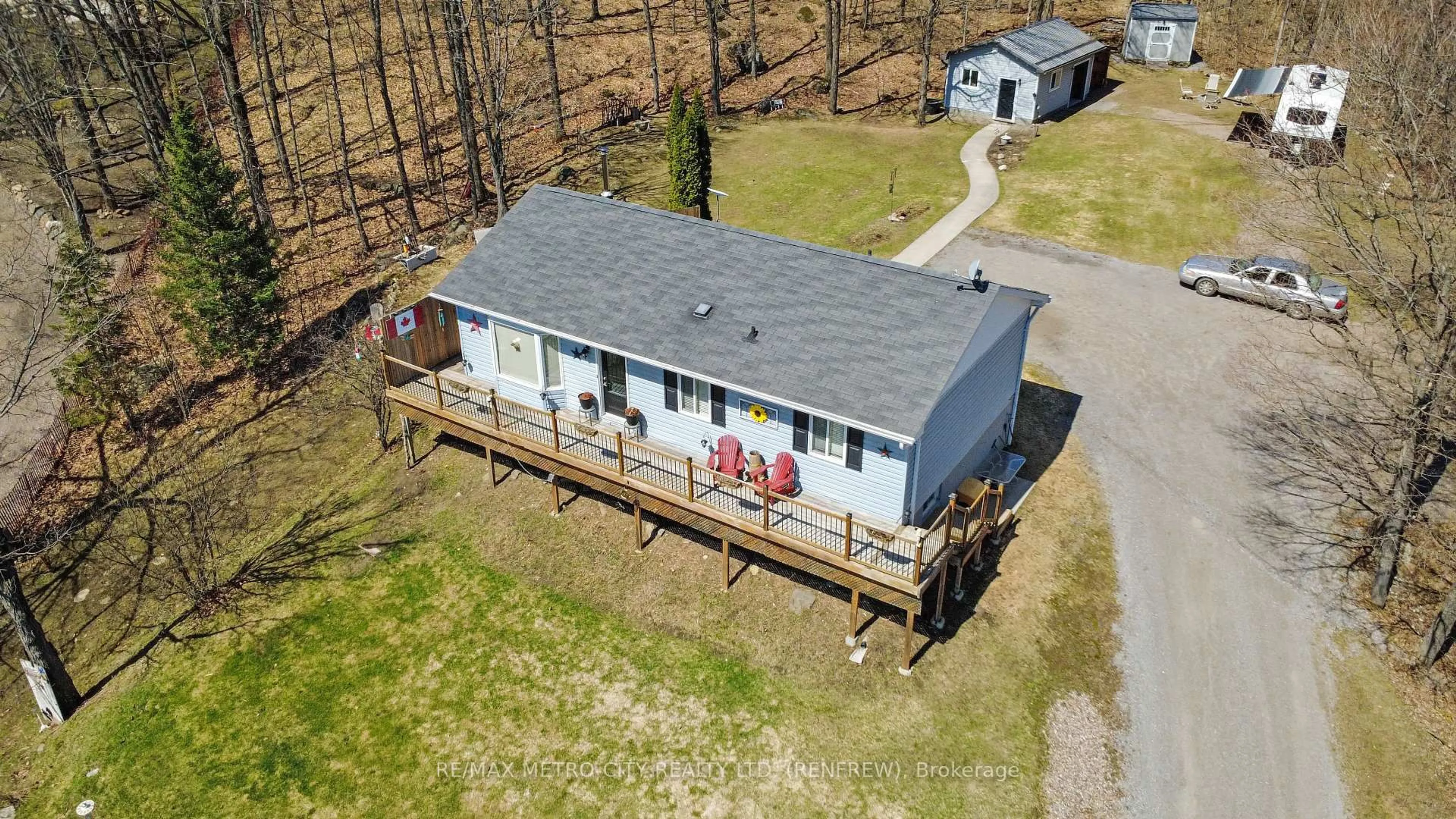 A pic from outside/outdoor area/front of a property/back of a property/a pic from drone, building for 1513B Whelan Rd, Renfrew Ontario K7V 3Z7