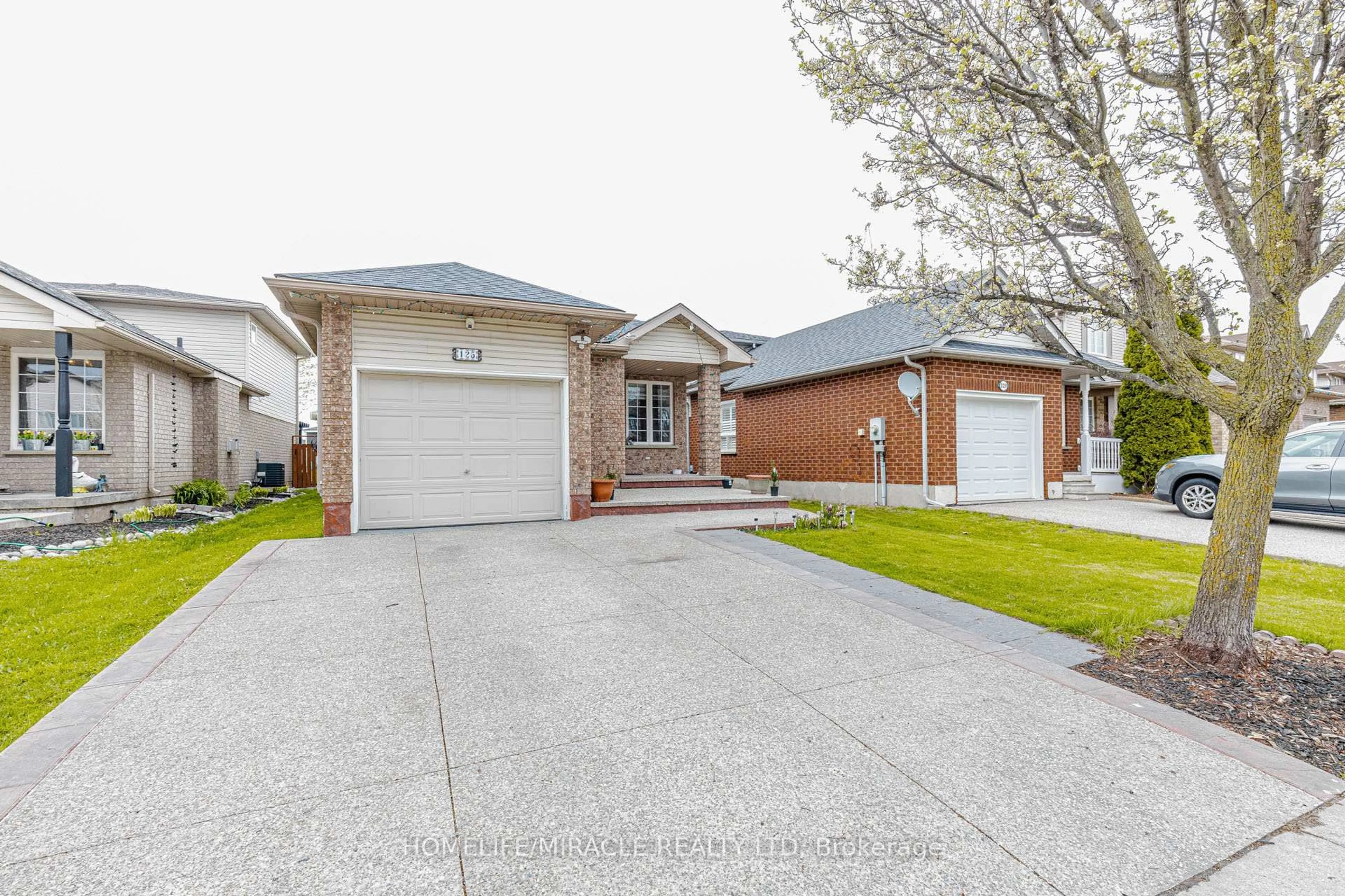 Home with brick exterior material, street for 125 Hawkins Dr, Cambridge Ontario N1T 1Z8