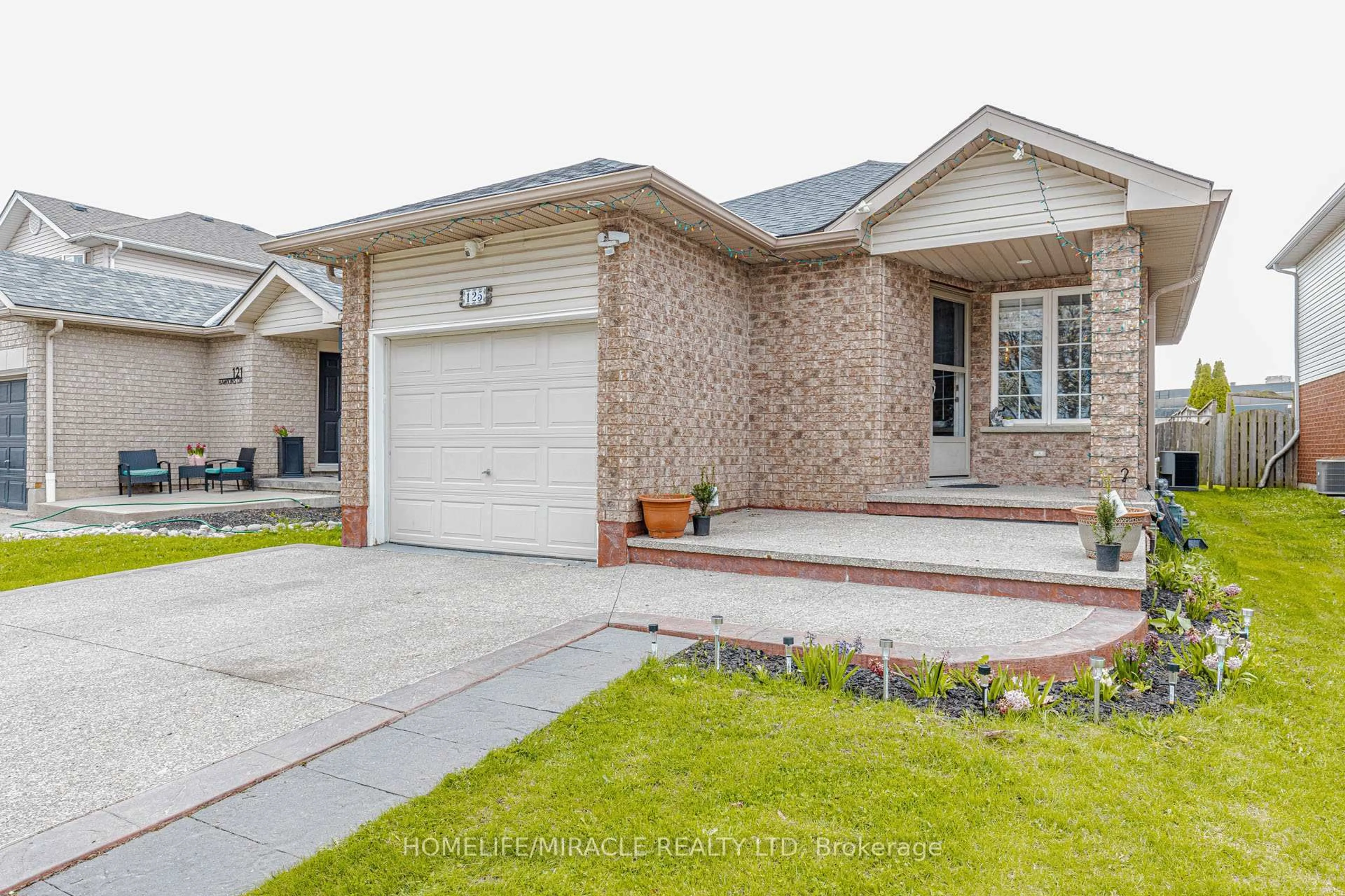 Home with brick exterior material, street for 125 Hawkins Dr, Cambridge Ontario N1T 1Z8