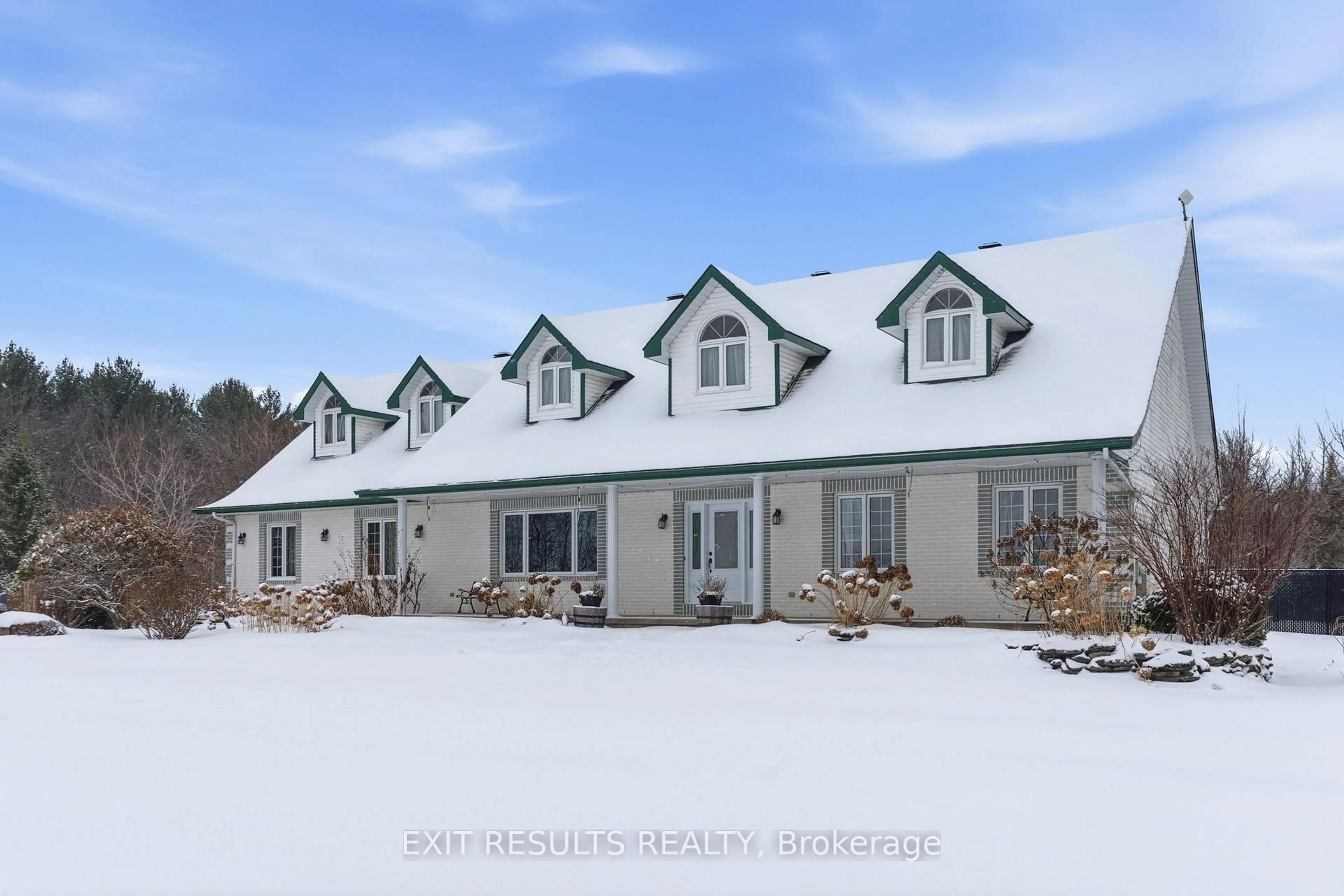 A pic from outside/outdoor area/front of a property/back of a property/a pic from drone, unknown for 638 St Thomas Rd, Russell Ontario K0A 1W0