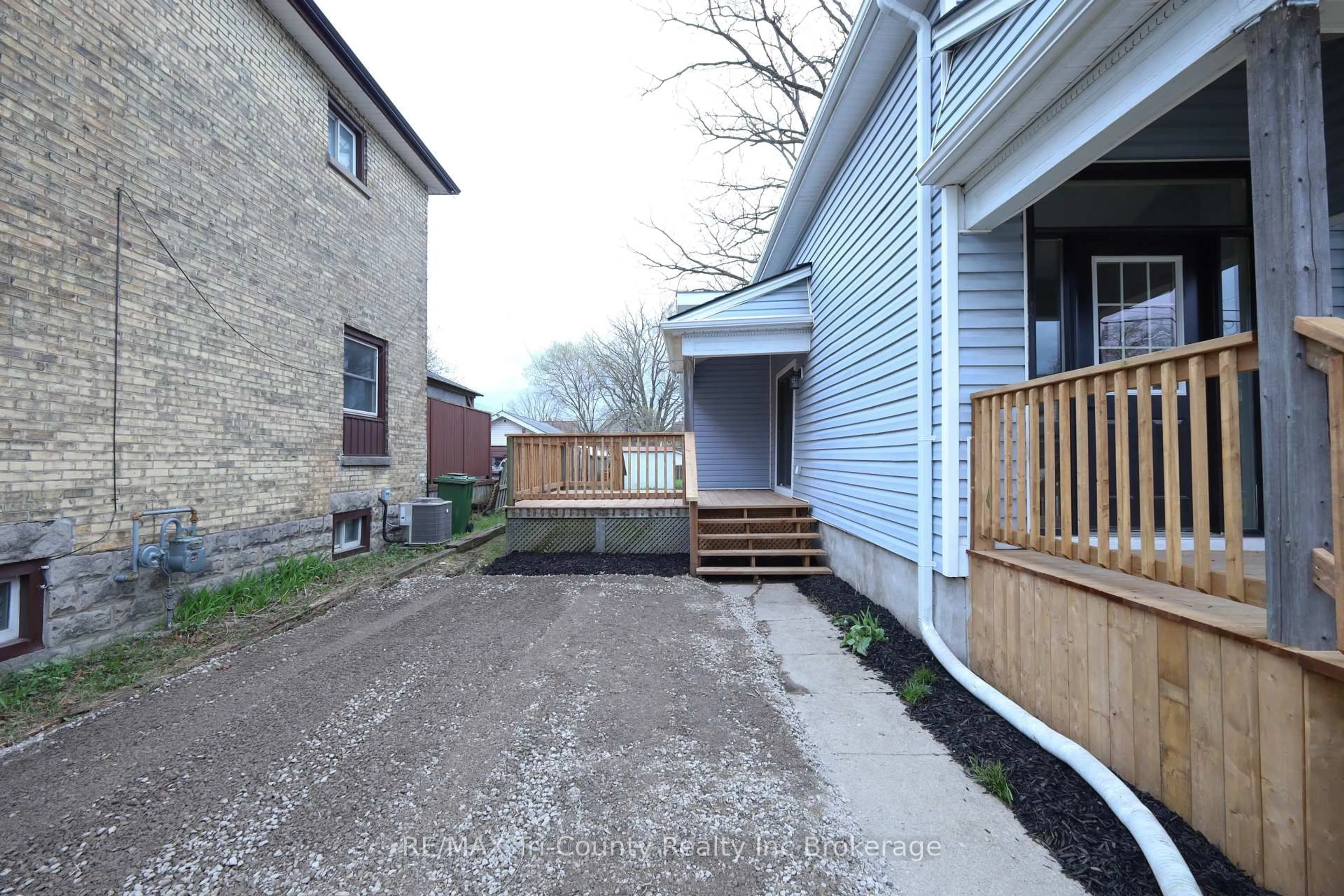 Patio, street for 46 Balaclava St, St. Thomas Ontario N5P 3C4