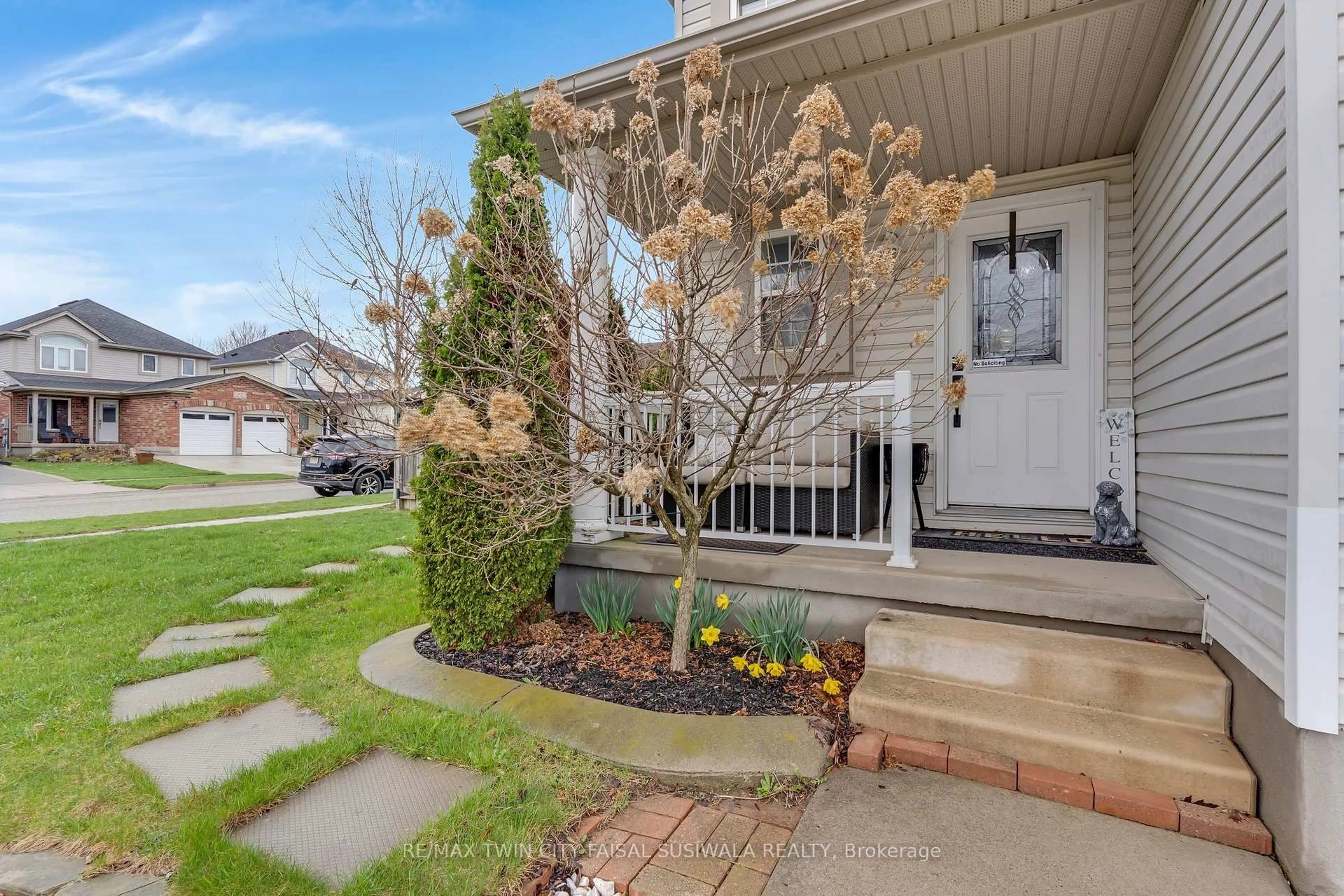 Unknown for 115 Sweeney Cres, Cambridge Ontario N3C 4H9