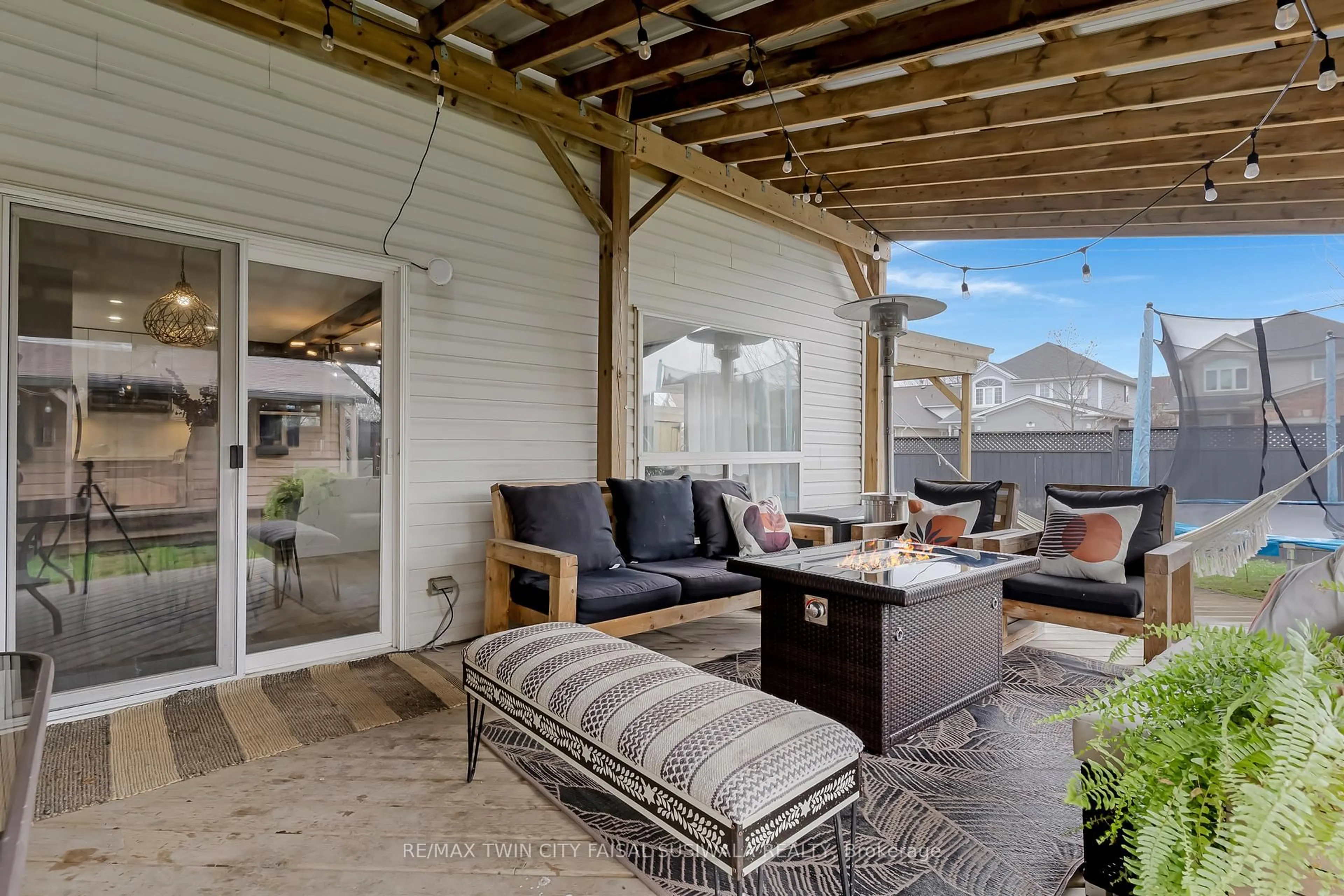 Patio, street for 115 Sweeney Cres, Cambridge Ontario N3C 4H9