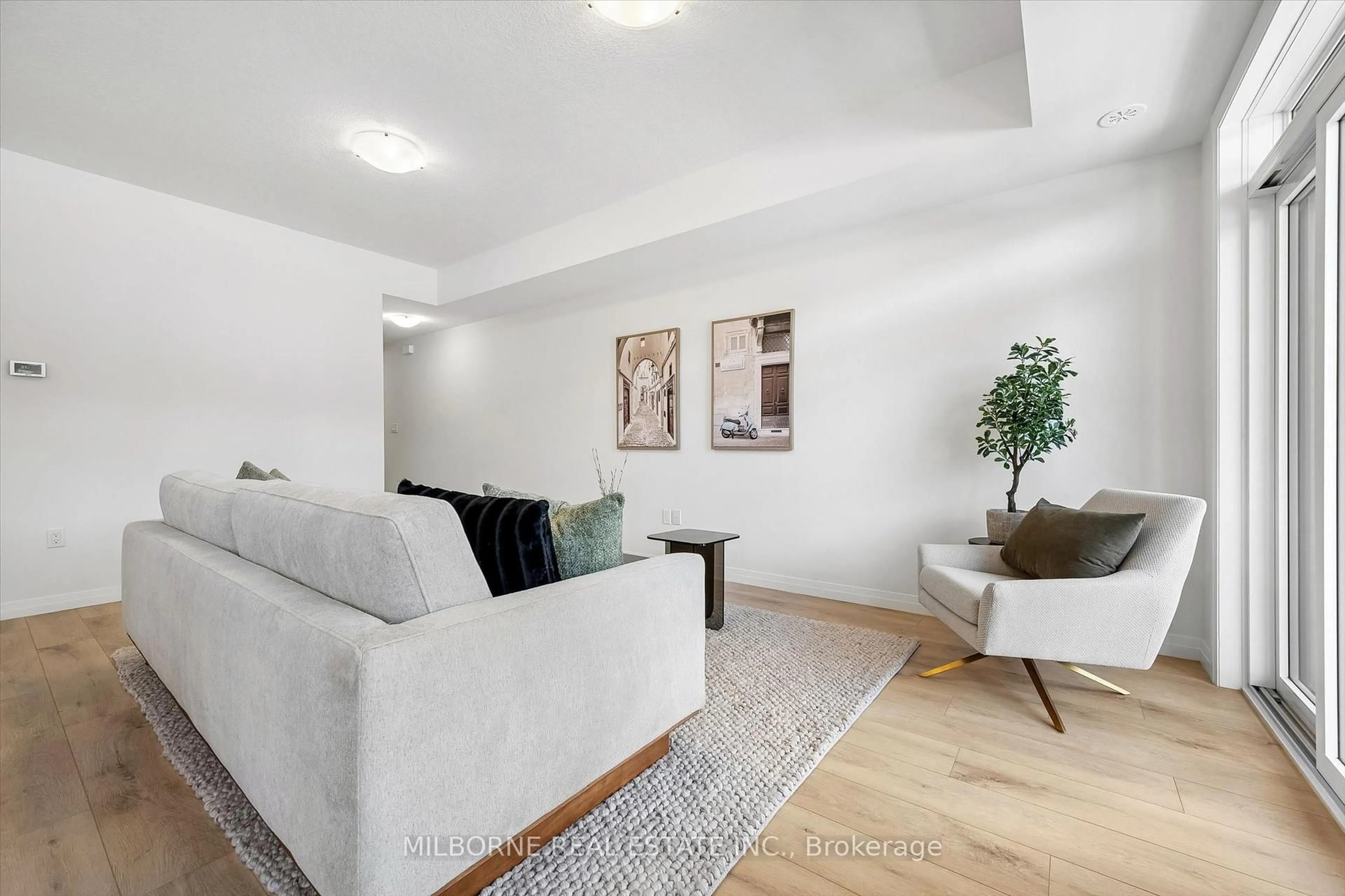 Living room with furniture, unknown for 34 Thatcher Dr, Guelph Ontario N1L 0R8