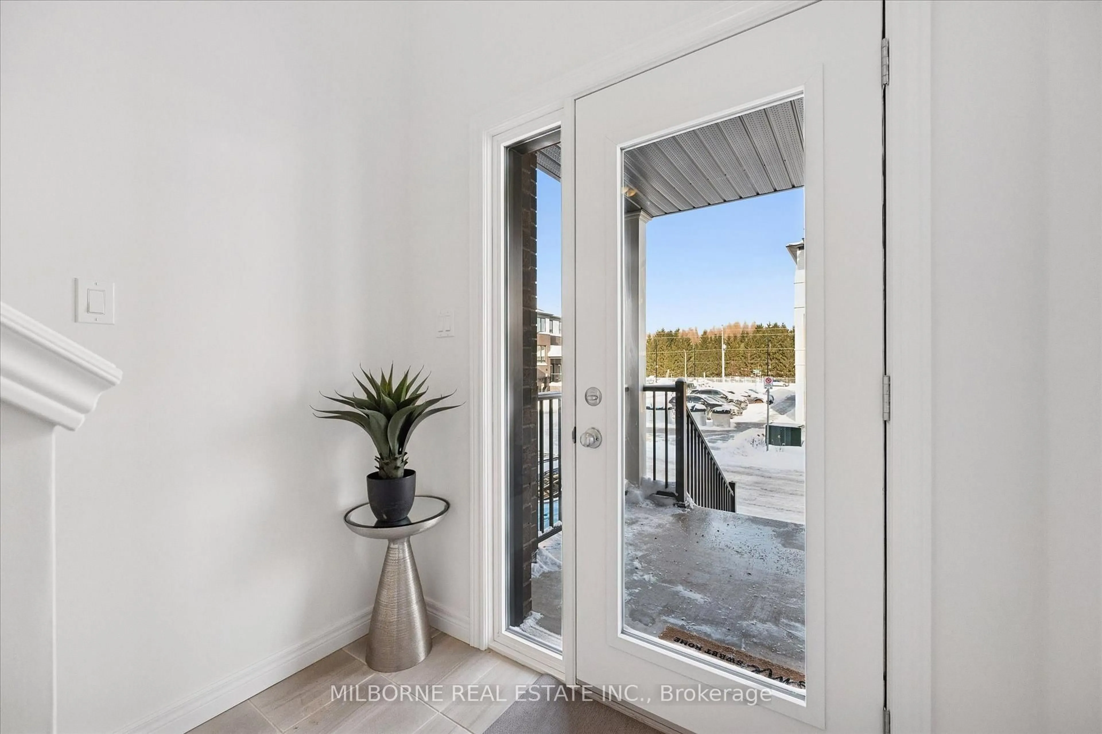 Indoor entryway for 37 Arabella Dr, Guelph Ontario N1L 0R9