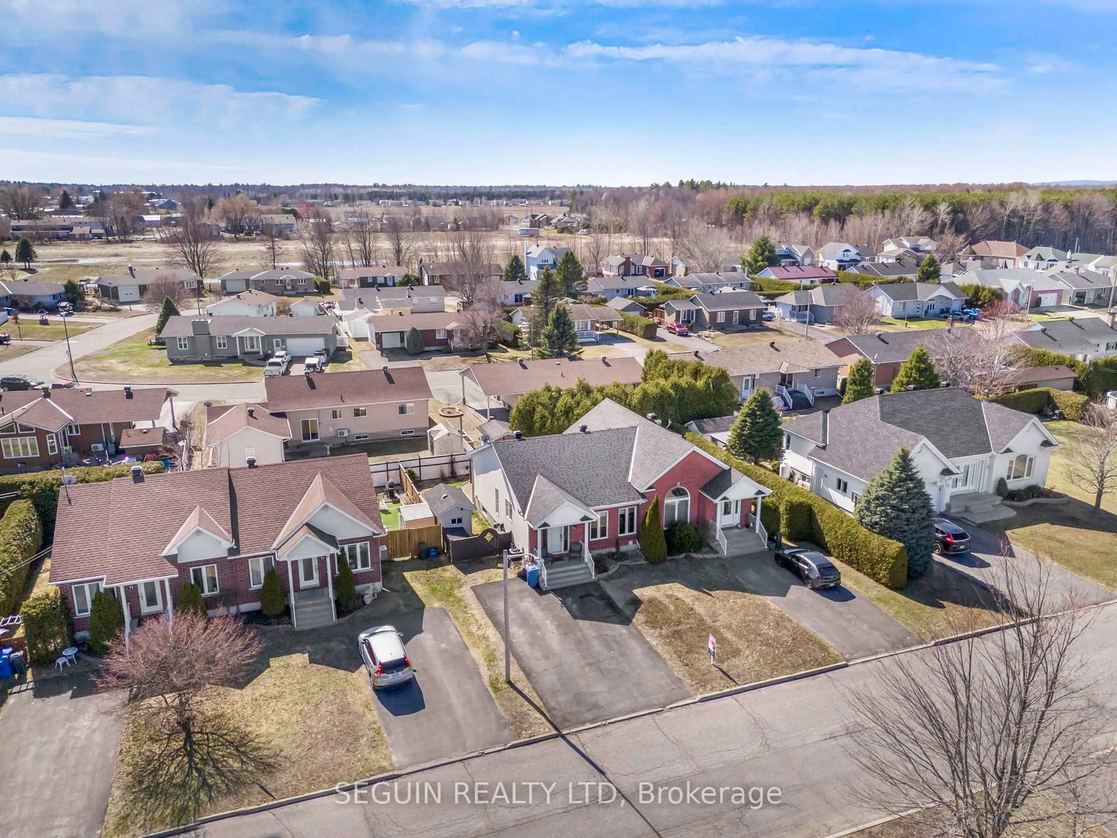 A pic from outside/outdoor area/front of a property/back of a property/a pic from drone, street for 77 Richard St, Alfred and Plantagenet Ontario K0B 1A0