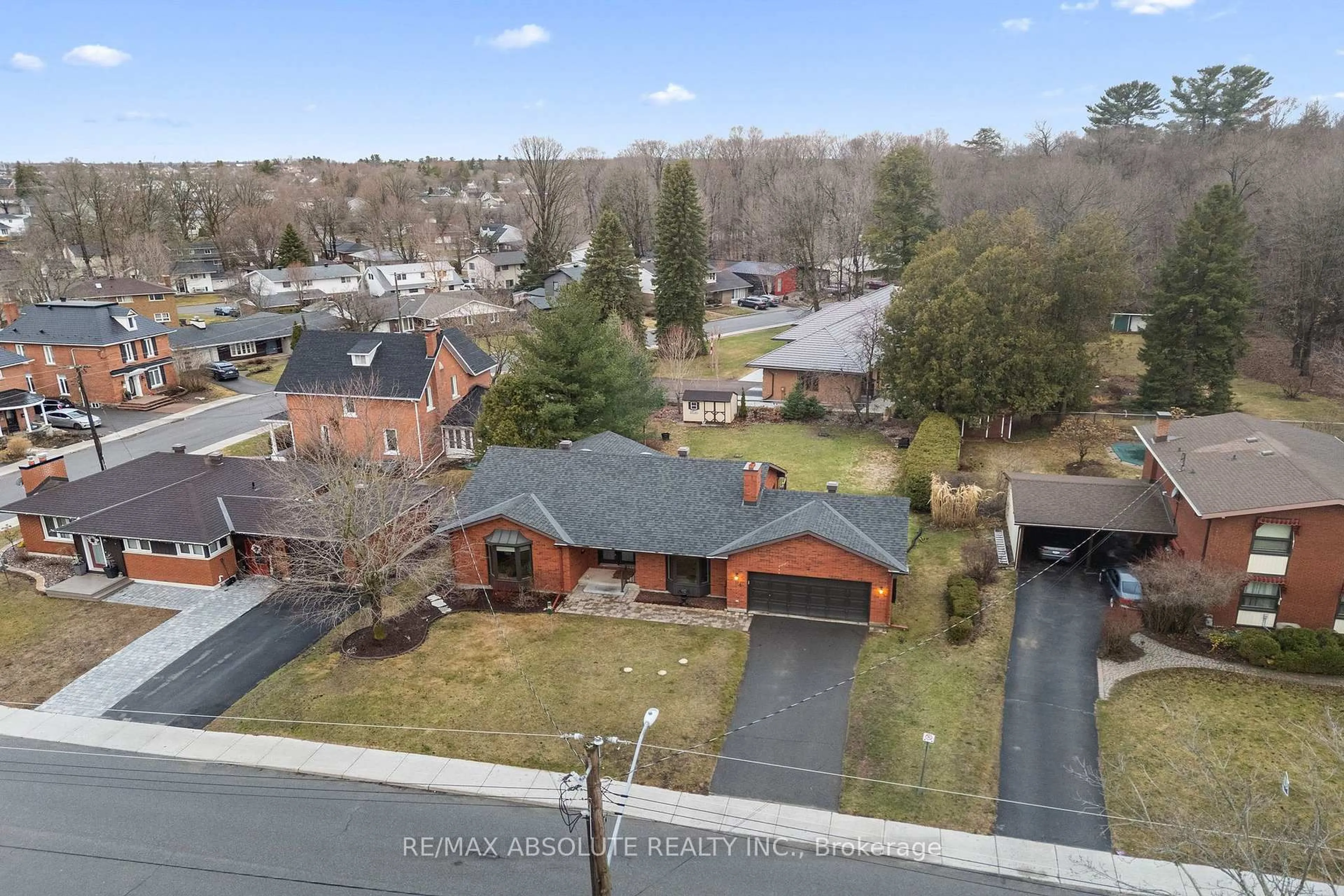 A pic from outside/outdoor area/front of a property/back of a property/a pic from drone, unknown for 284 Harrington St, Arnprior Ontario K7S 2V1