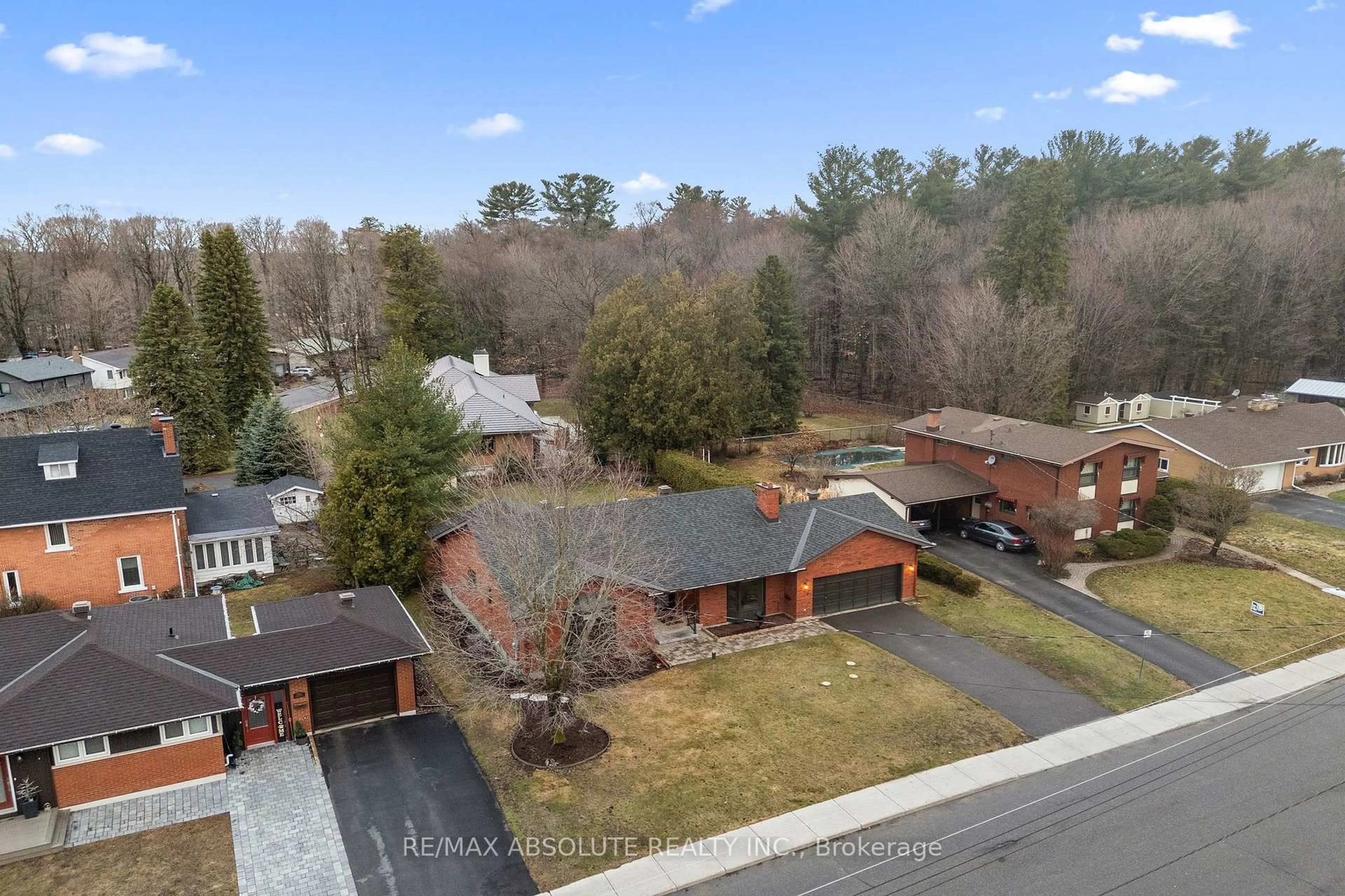 A pic from outside/outdoor area/front of a property/back of a property/a pic from drone, street for 284 Harrington St, Arnprior Ontario K7S 2V1