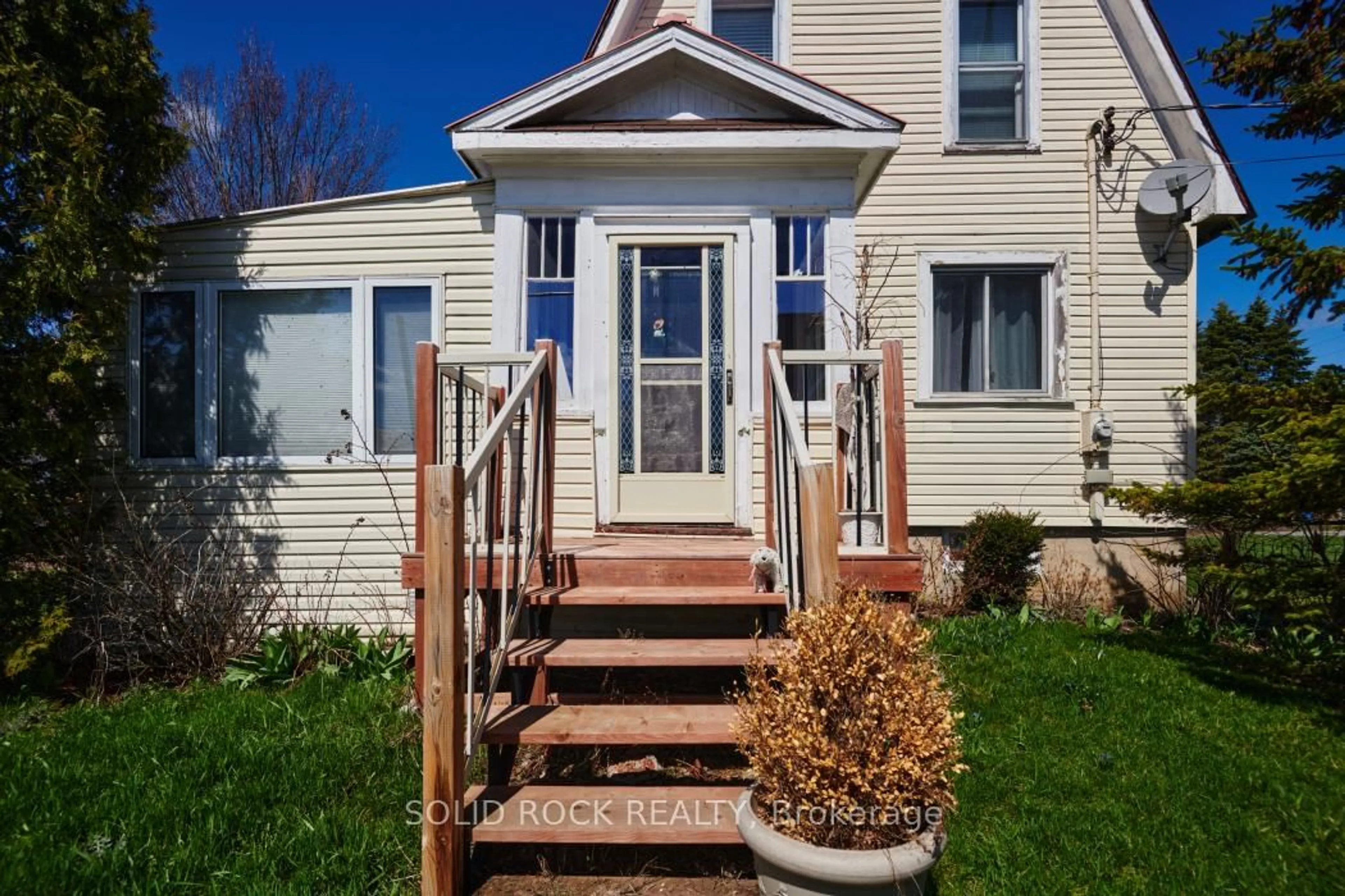 Home with vinyl exterior material, street for 11049 Gilmour Rd, South Dundas Ontario K0E 1C0