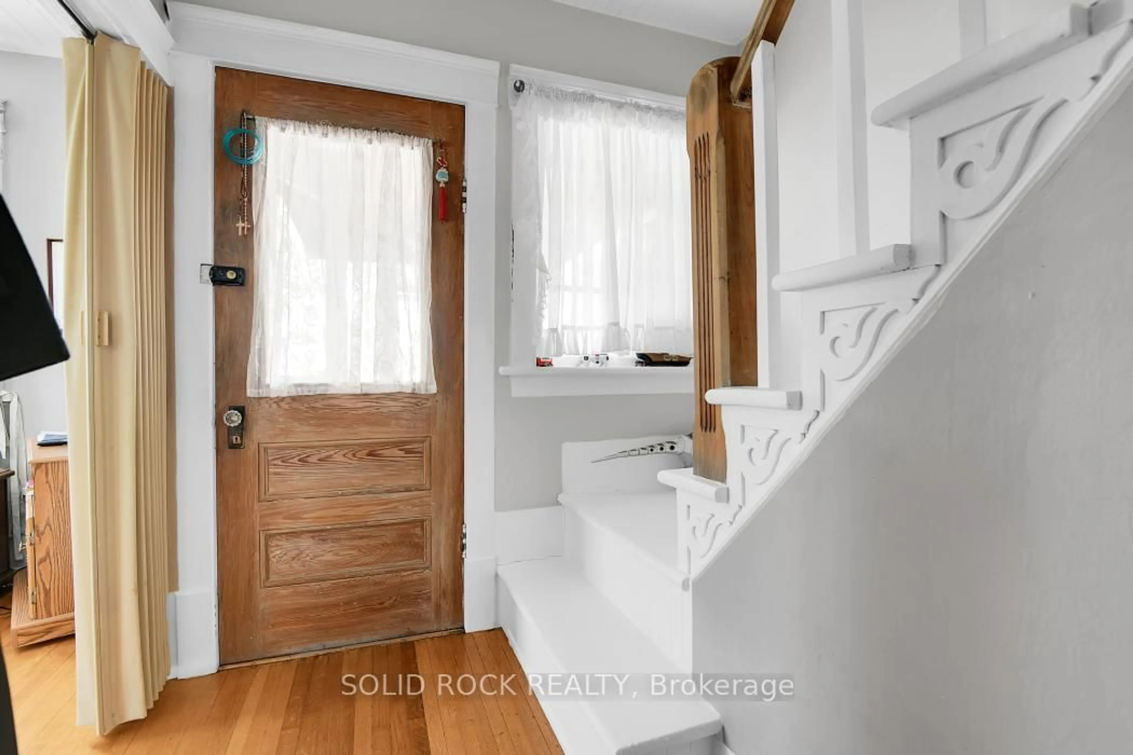 Indoor entryway for 11049 Gilmour Rd, South Dundas Ontario K0E 1C0