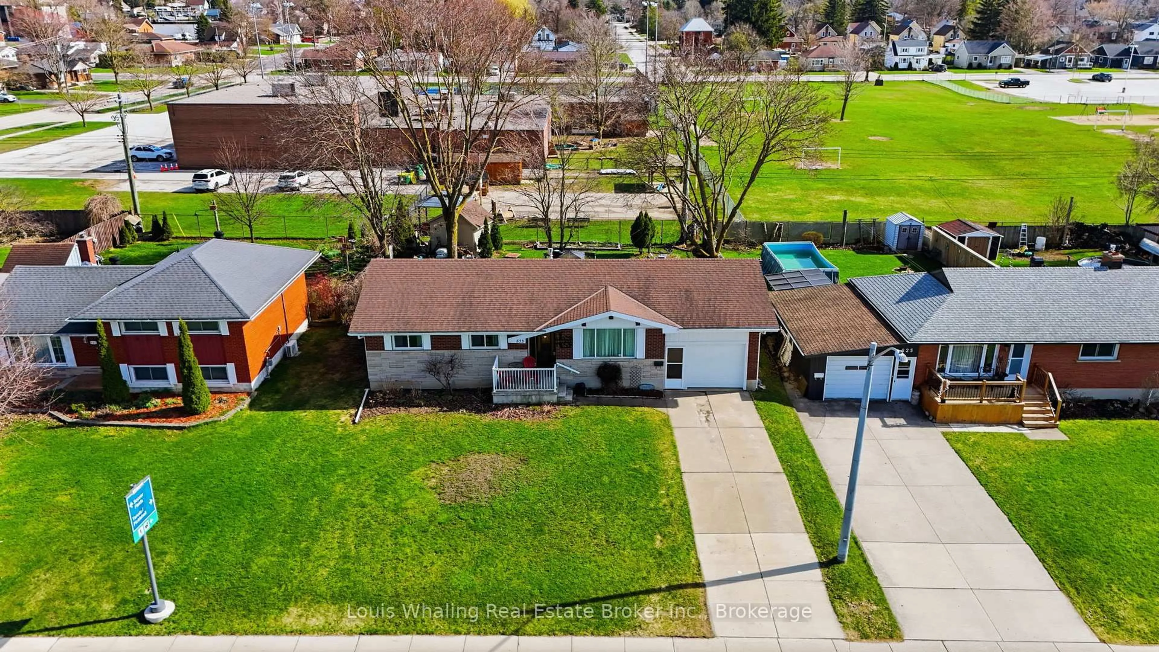 A pic from outside/outdoor area/front of a property/back of a property/a pic from drone, street for 533 14th St, Hanover Ontario N4N 1Z8