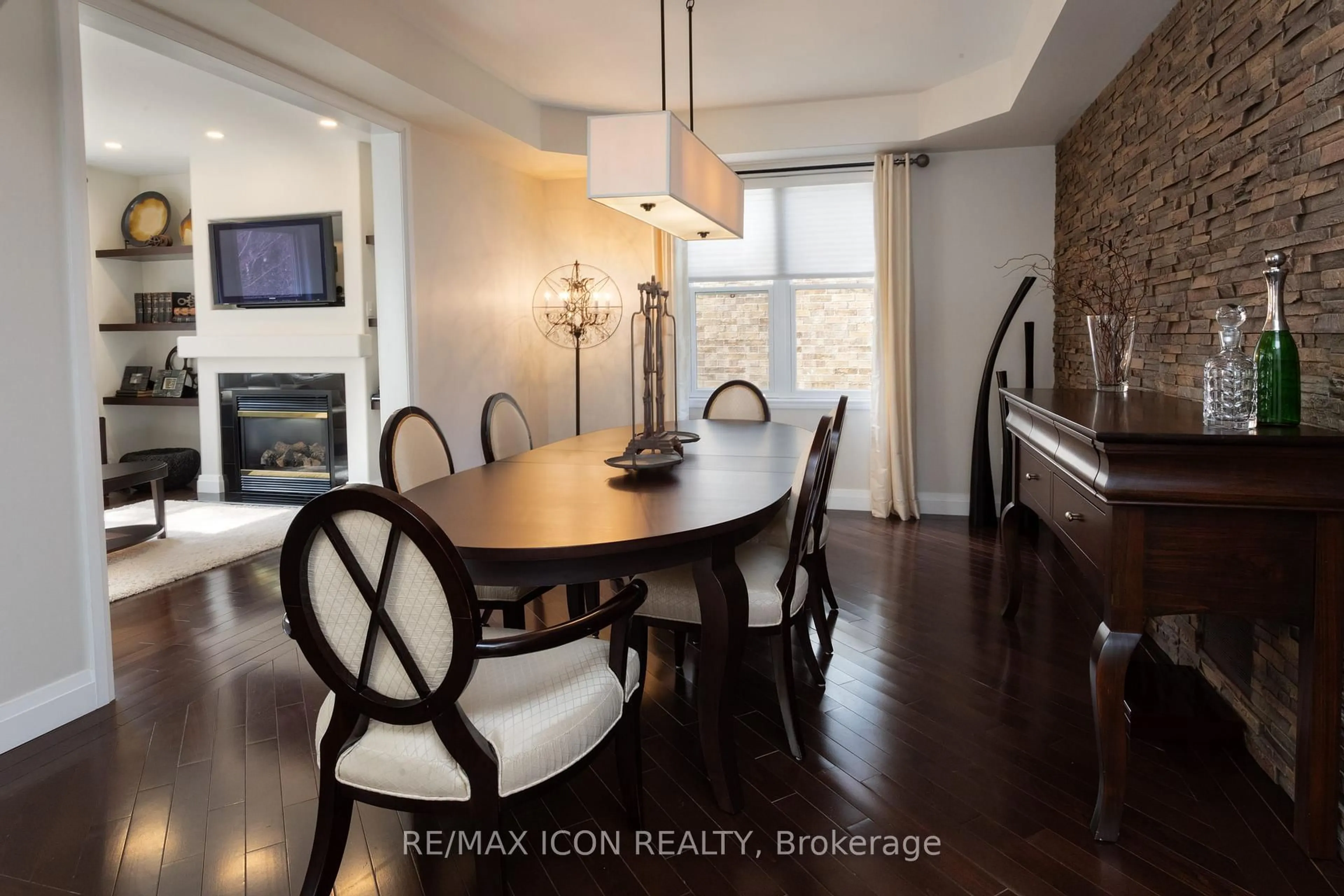 Dining room, wood/laminate floor for 103 Glazebrook Cres, Cambridge Ontario N1T 2H8