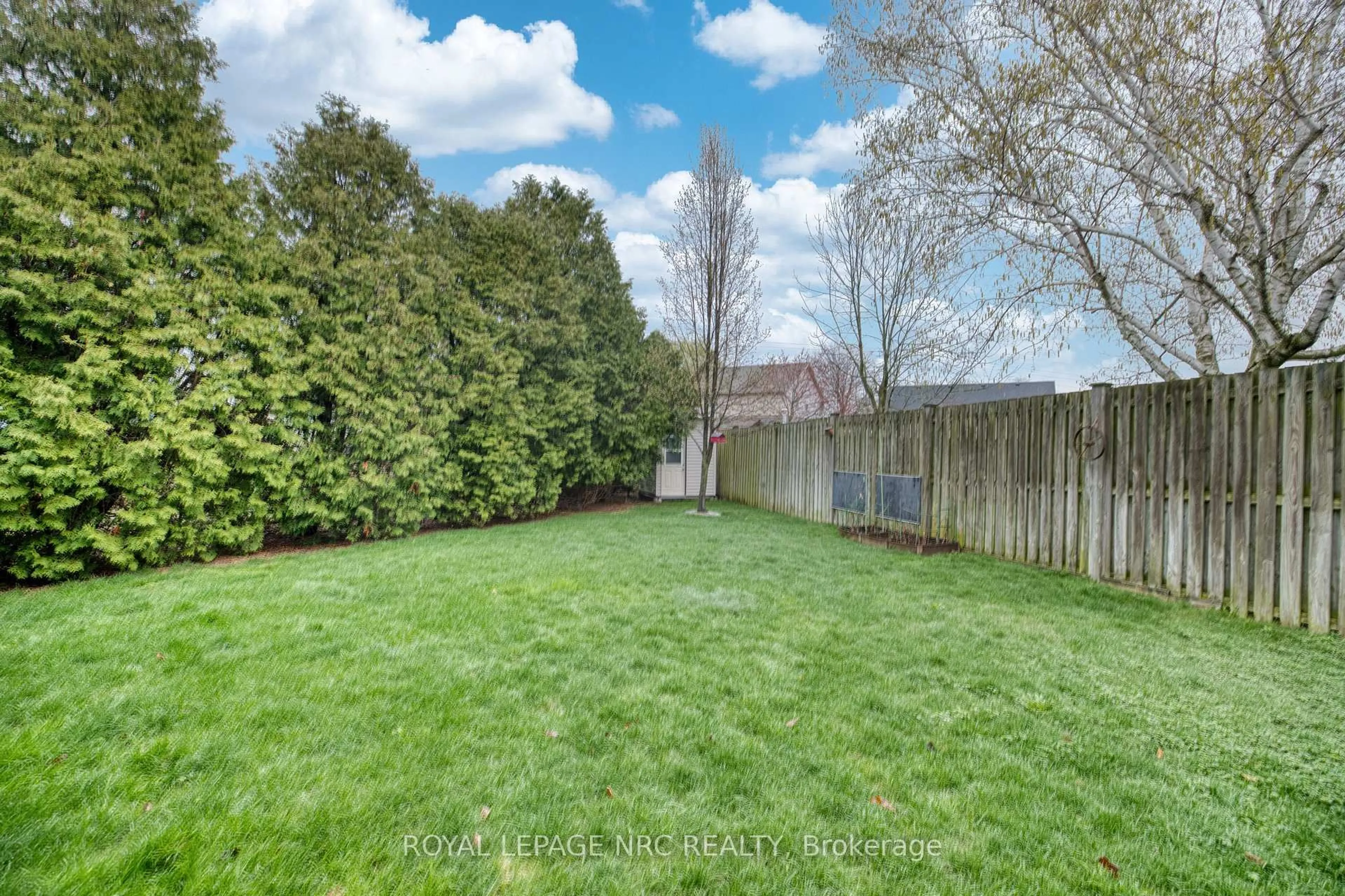 A pic from outside/outdoor area/front of a property/back of a property/a pic from drone, forest/trees view for 2343 JESSIE Cres, Niagara Falls Ontario L2J 4J7