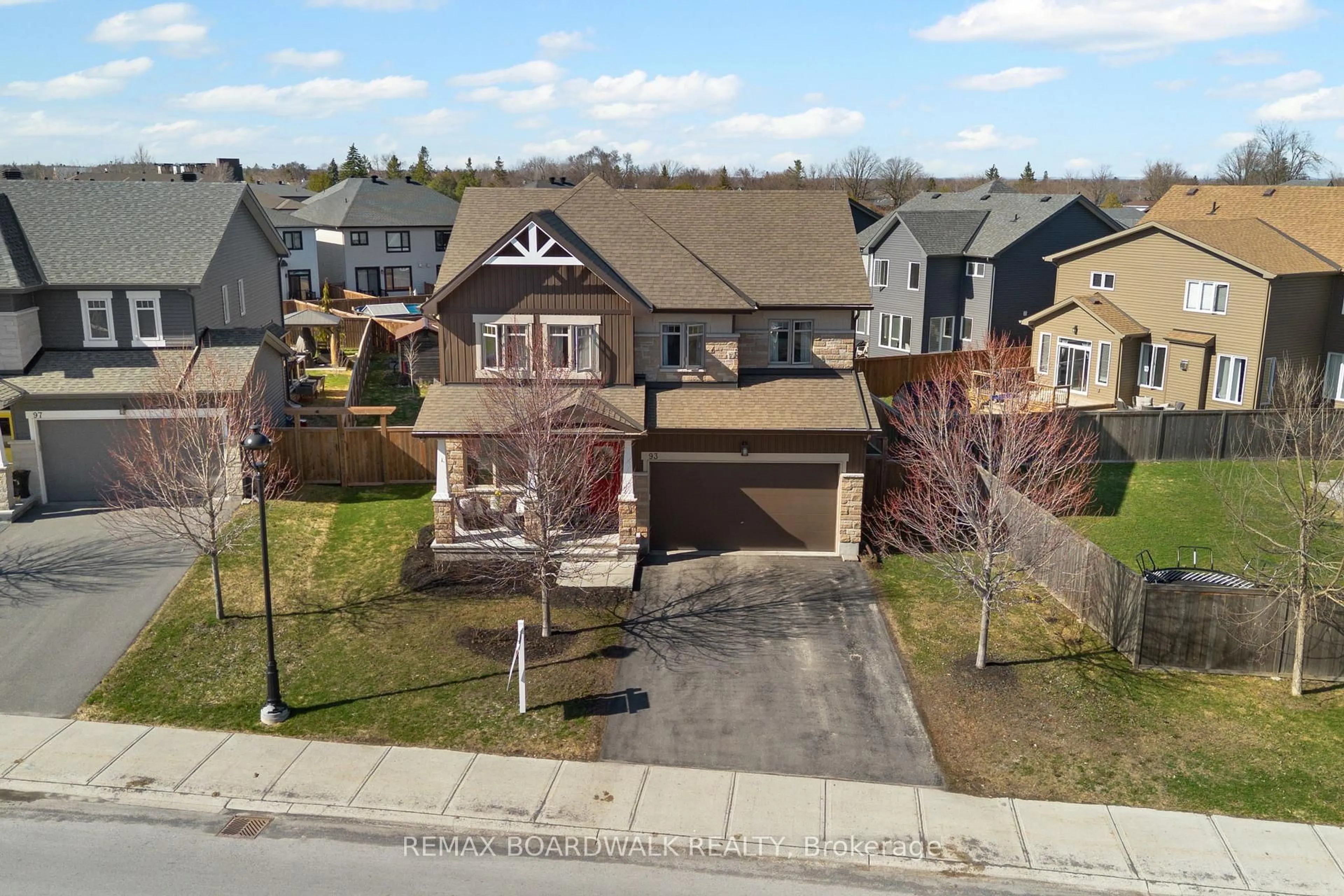 A pic from outside/outdoor area/front of a property/back of a property/a pic from drone, street for 93 Morris St, Carleton Place Ontario K7C 0E8