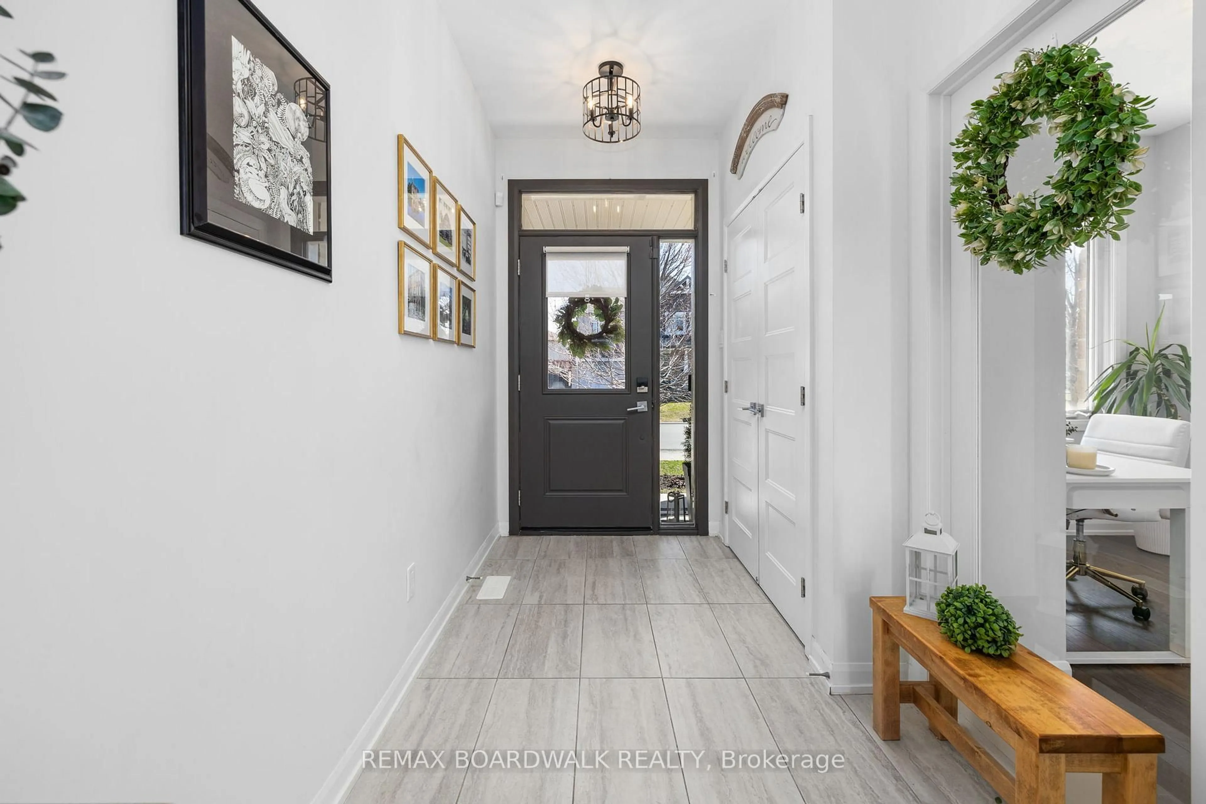 Indoor entryway for 93 Morris St, Carleton Place Ontario K7C 0E8