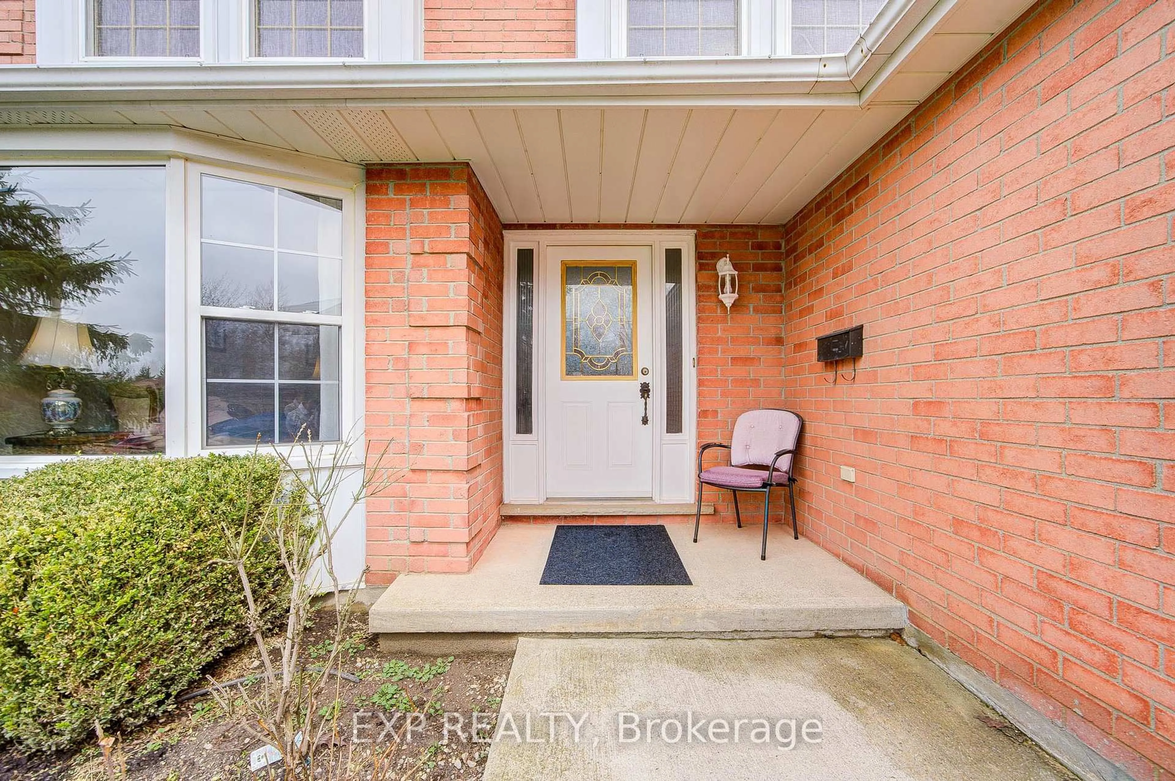 Indoor entryway for 207 Stoke Dr, Kitchener Ontario N2N 2C3