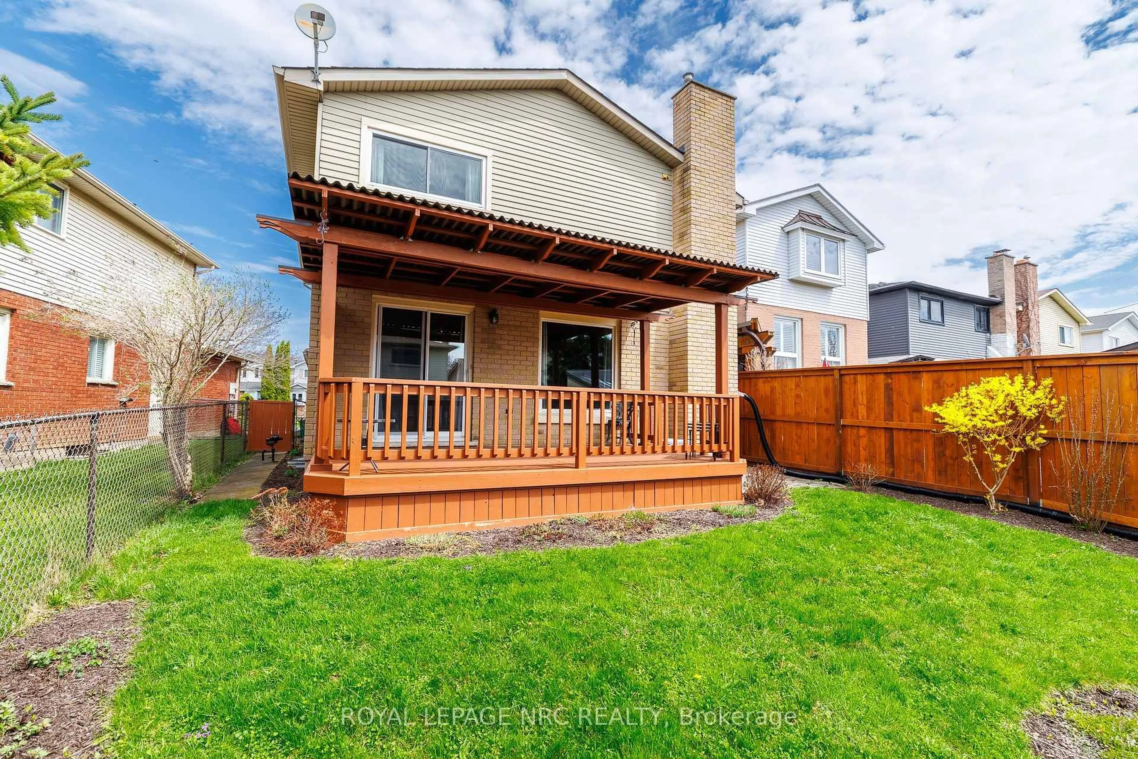 Patio, street for 30 BAXTER Cres, Thorold Ontario L2V 4R6