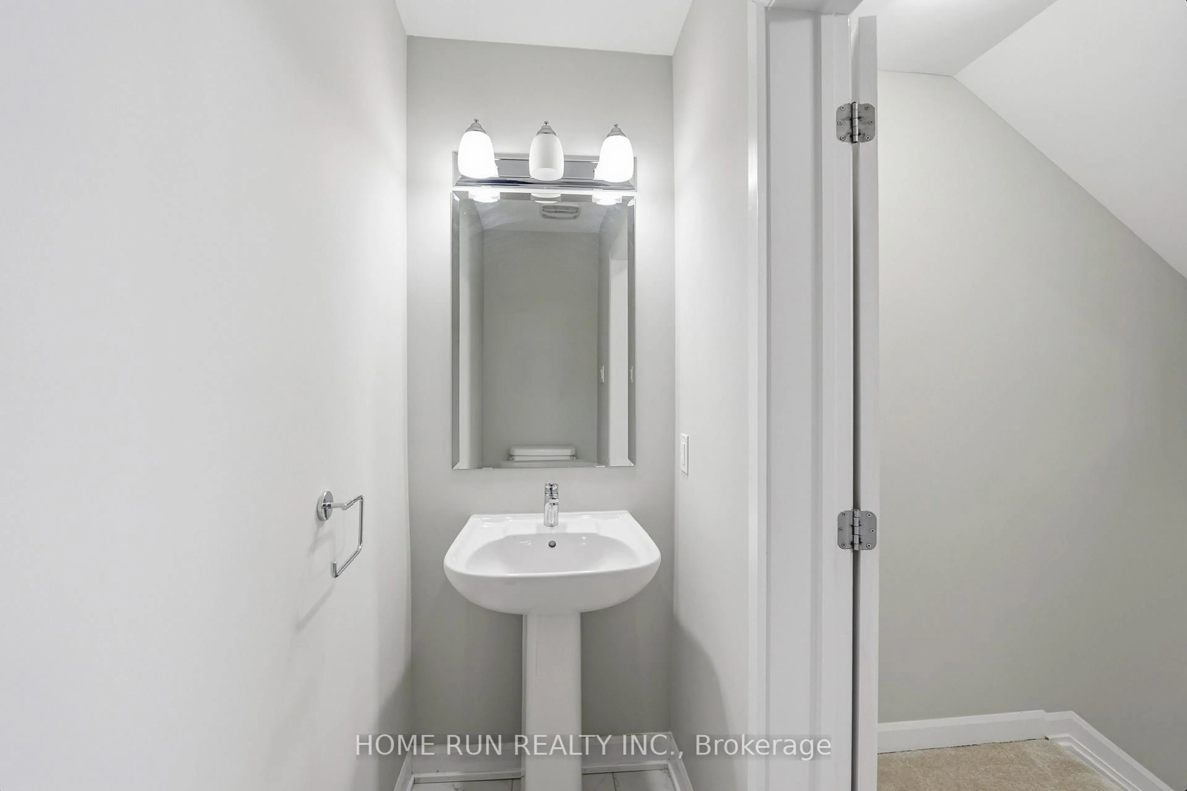 Standard bathroom, unknown for 60 Teelin Circ, Ottawa Ontario K2J 6T9