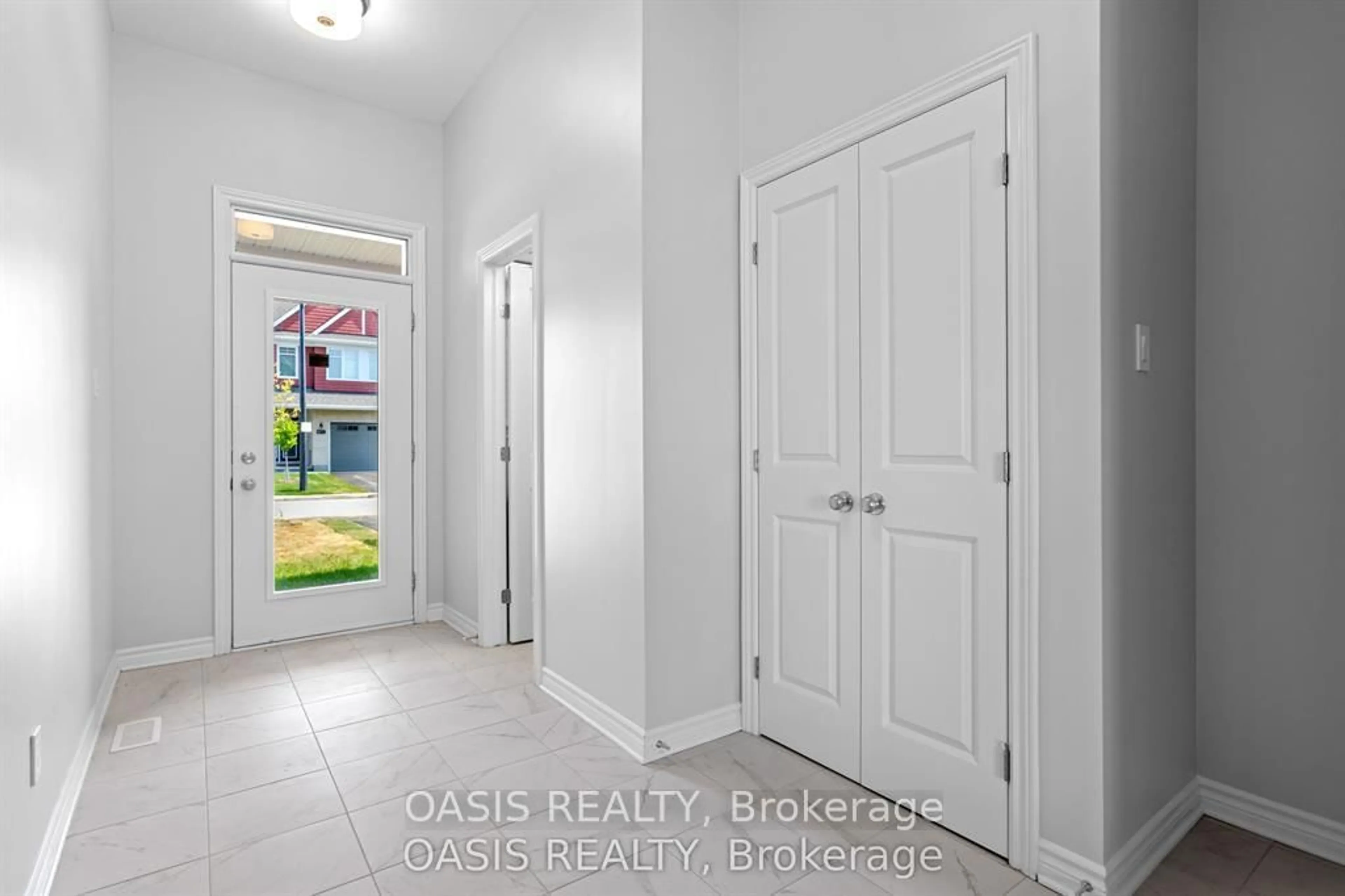 Indoor entryway for 1860 Elevation Rd, Ottawa Ontario K2J 7A6